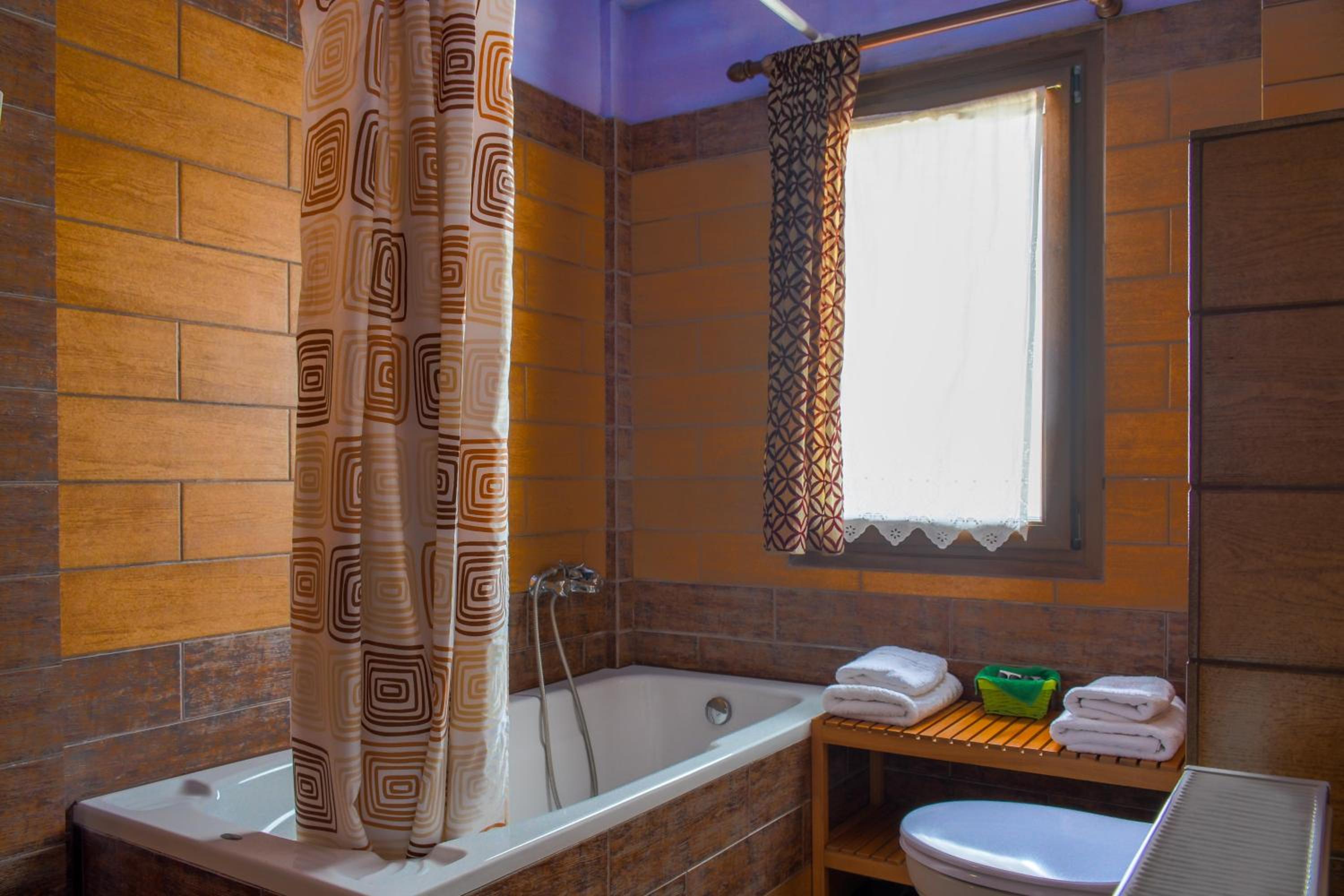 Double Room with Meteora View - Photo 8