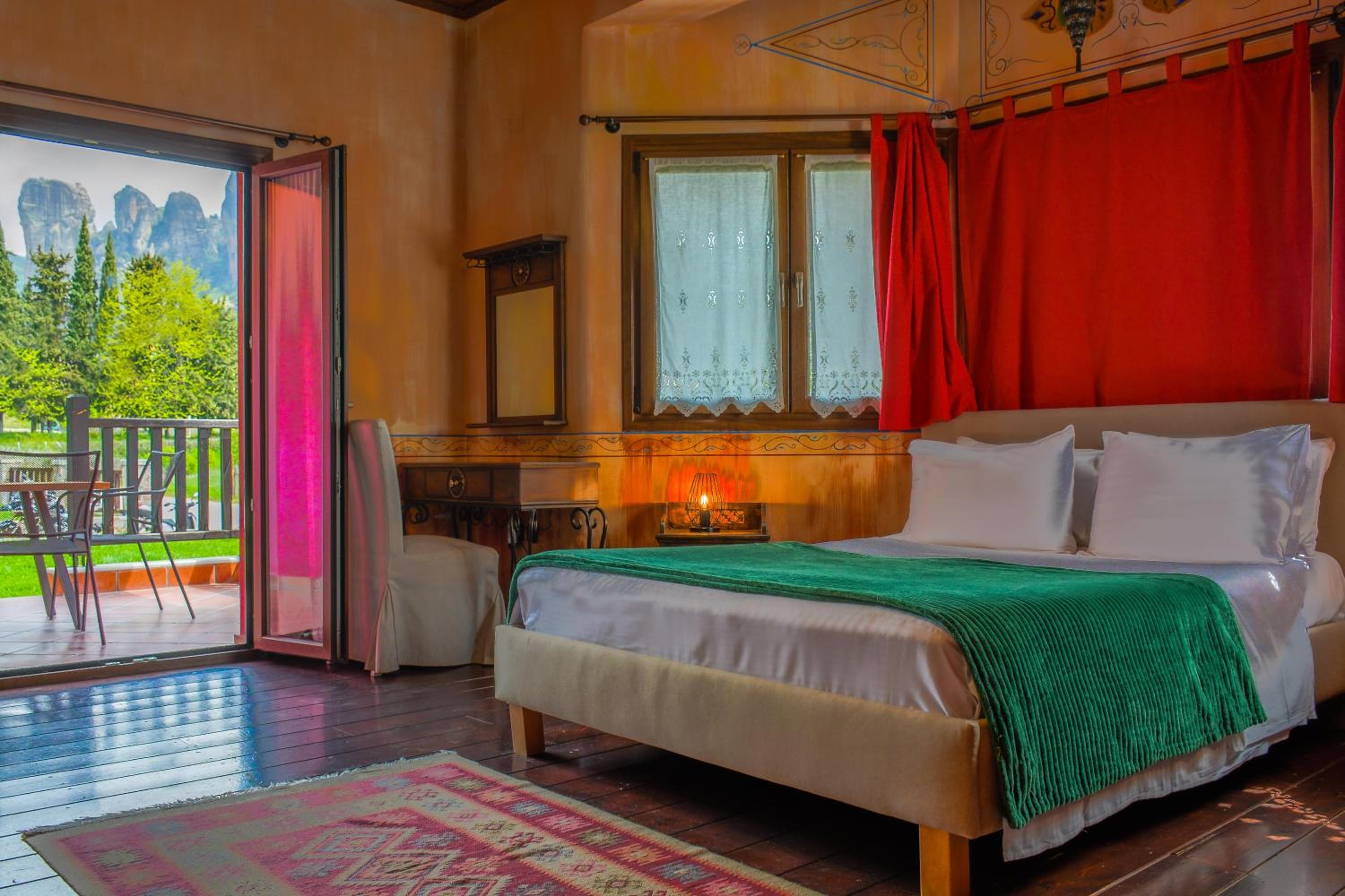 Double Room with Meteora View - Photo 3