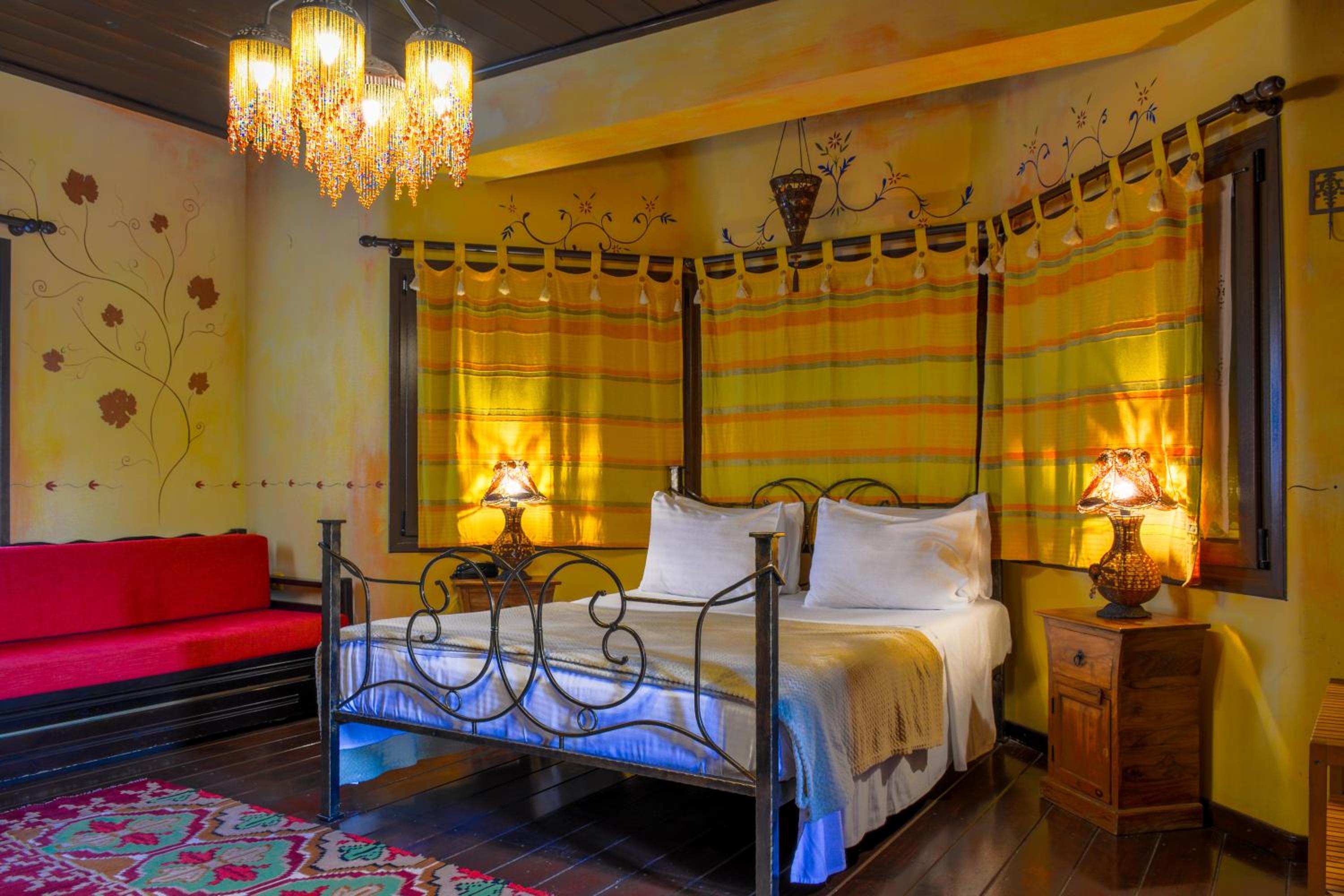 Double Room with Meteora View - Photo 5