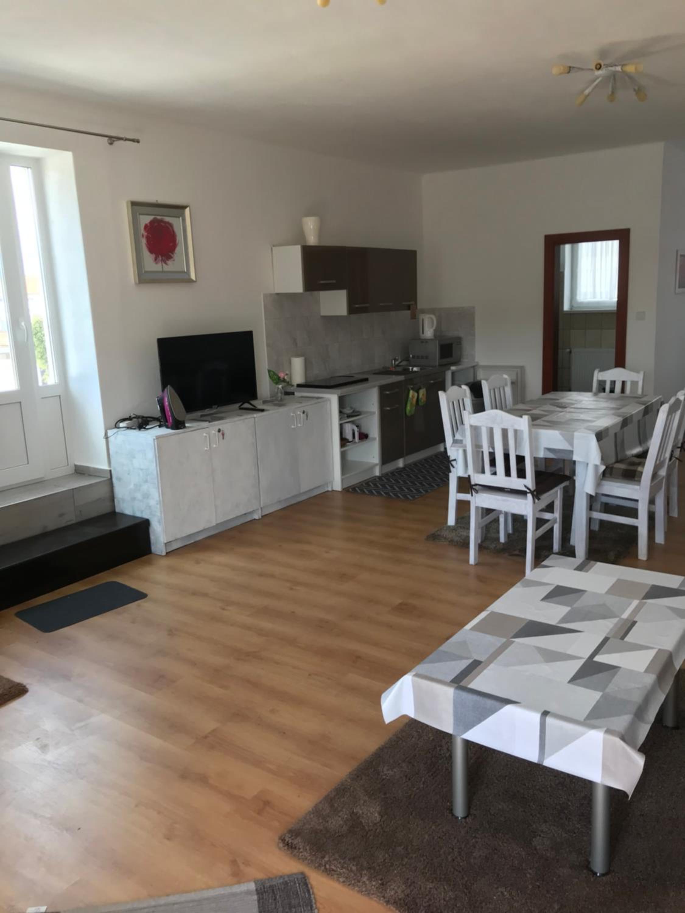 Apartment with Terrace - Photo 2