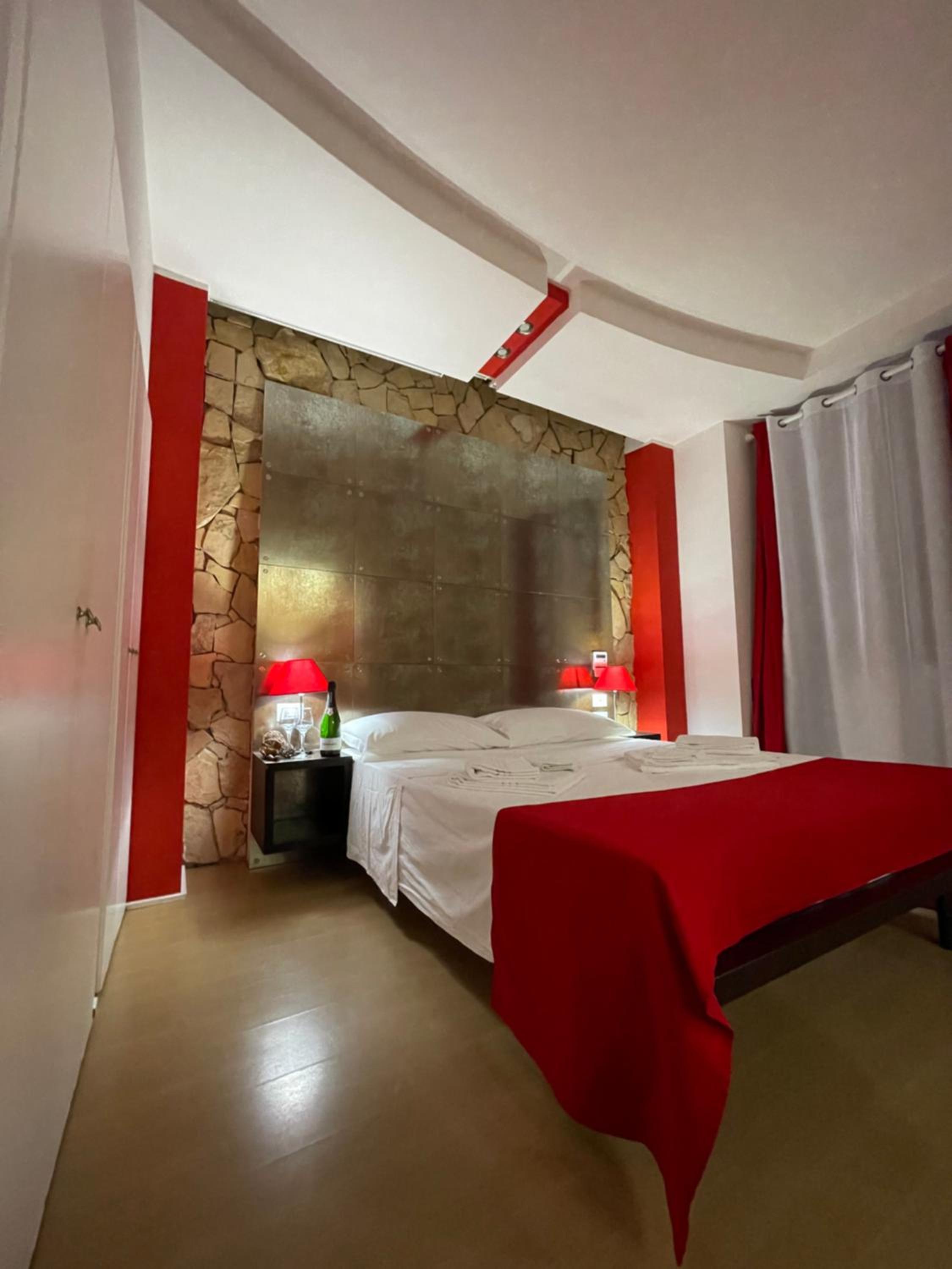 One-Bedroom Apartment - Ground Floor photo 2