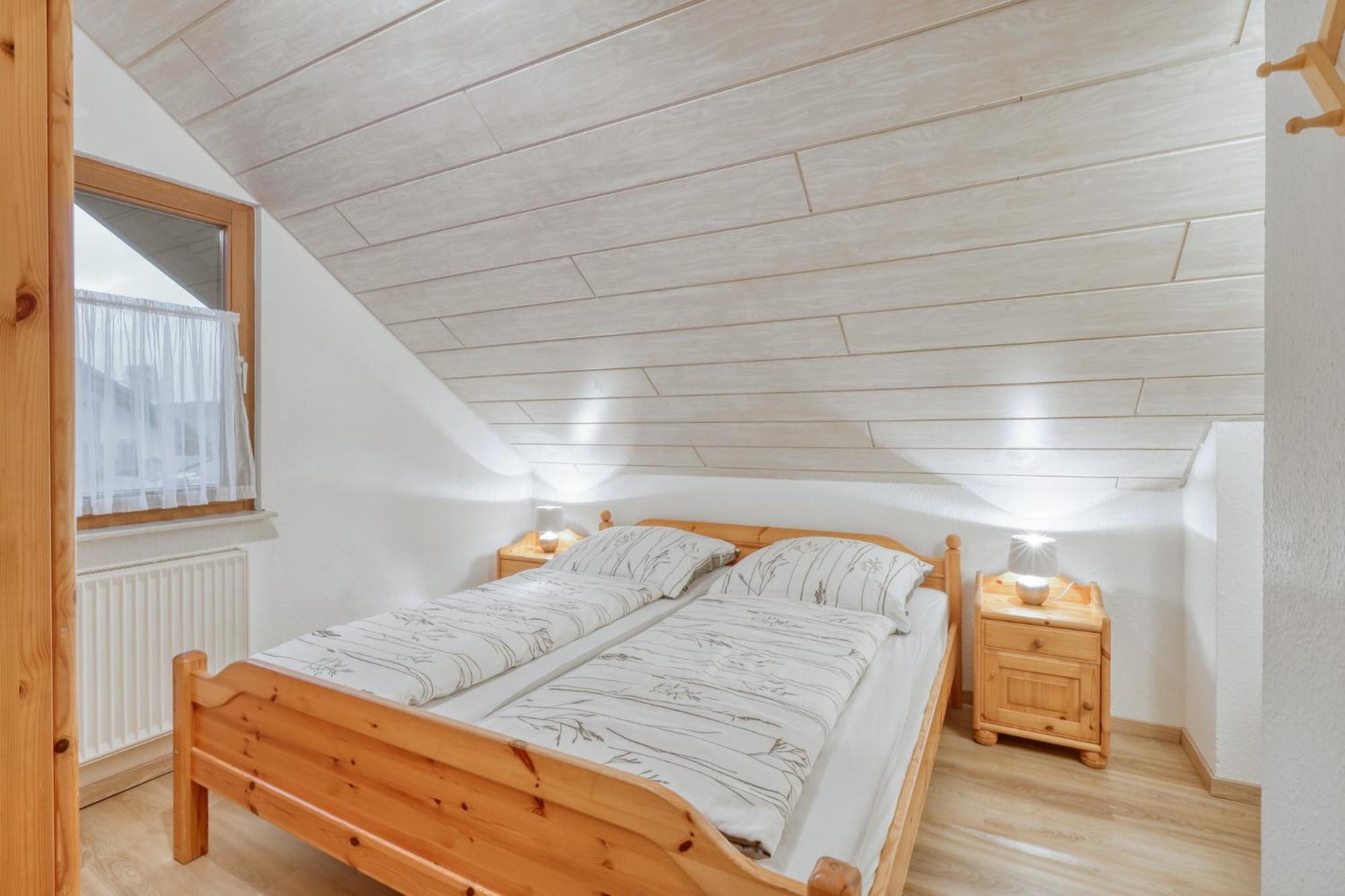 Five-Bedroom House photo 1