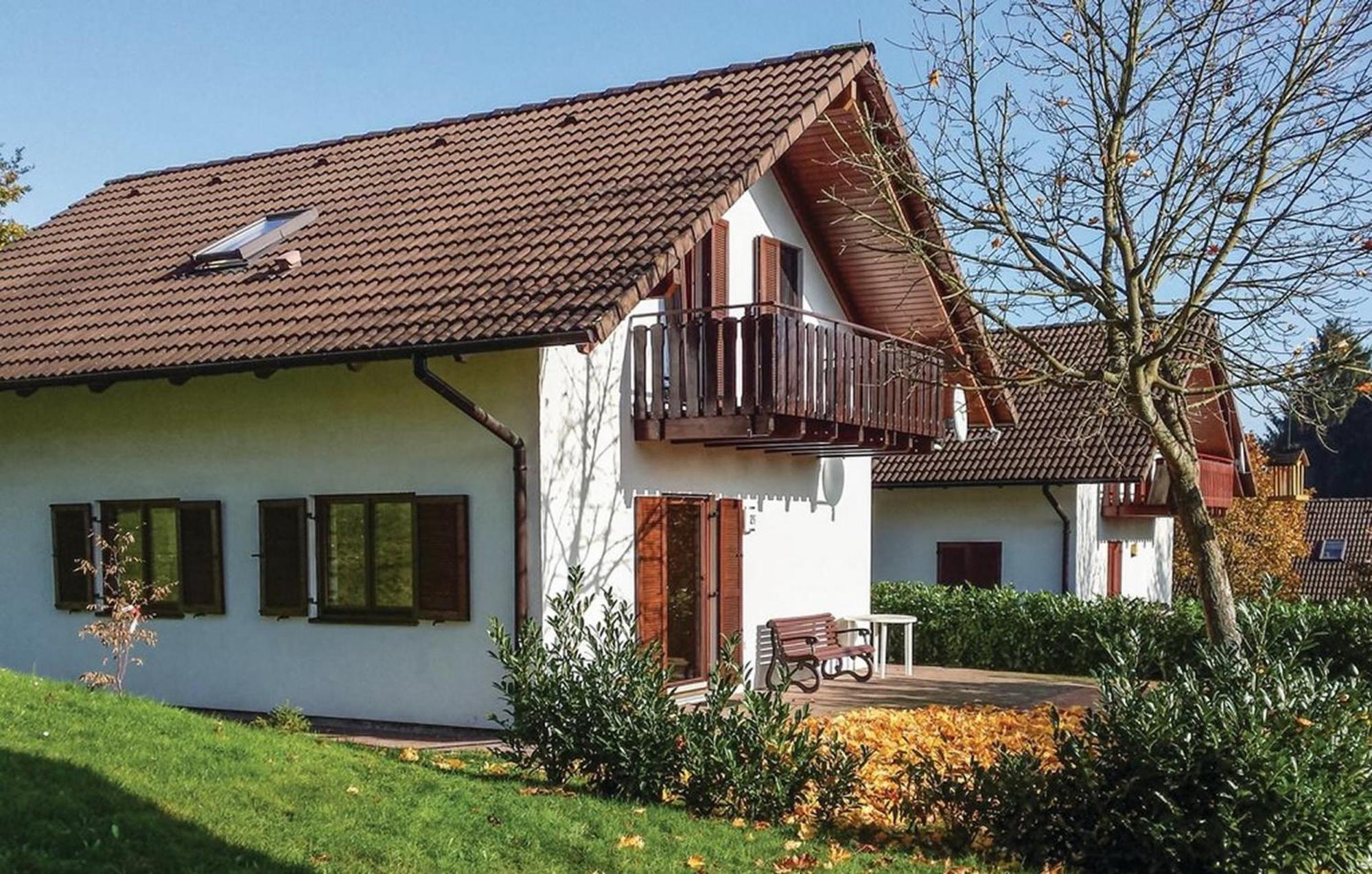 Five-Bedroom House photo 2