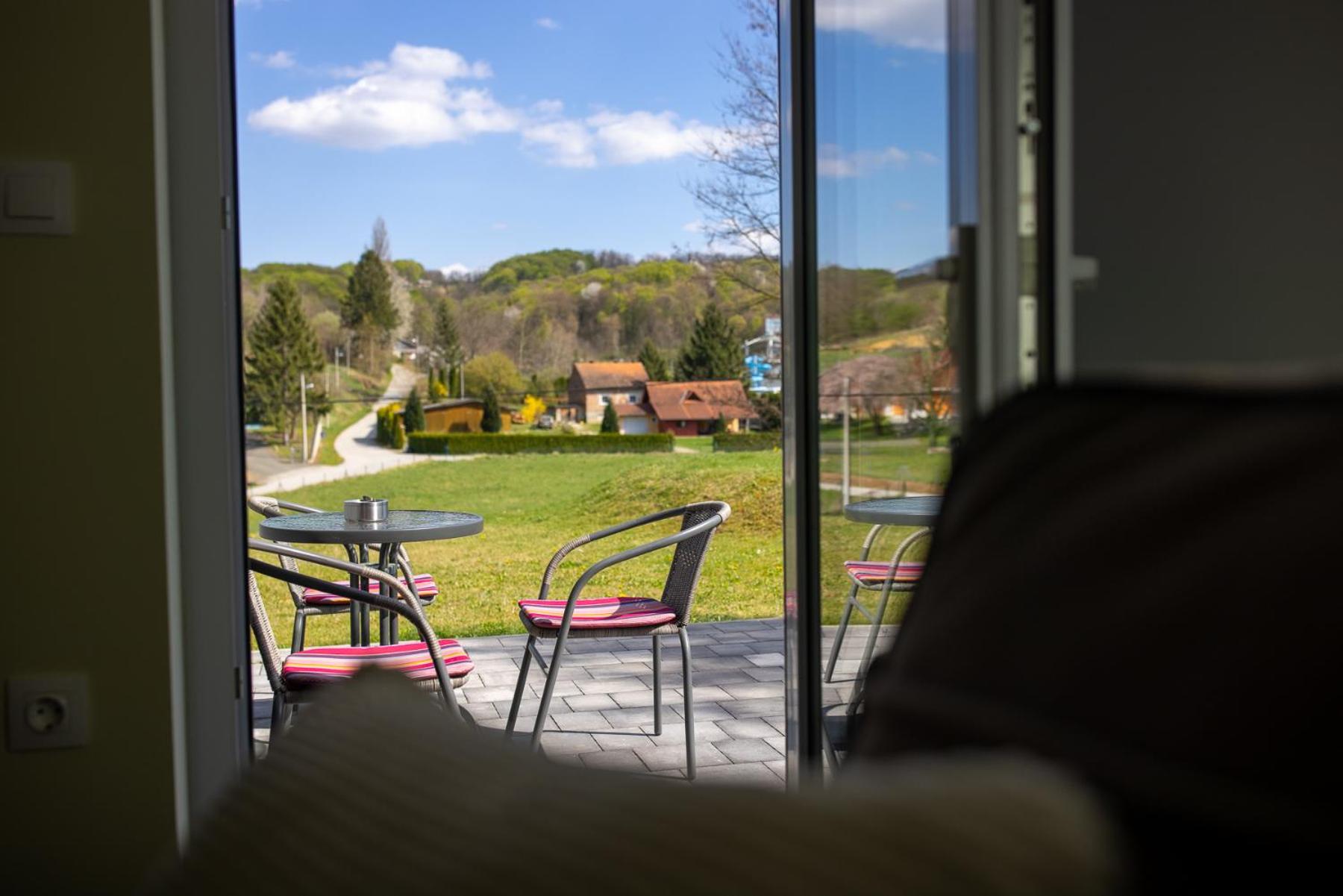 One-Bedroom Apartment photo 3