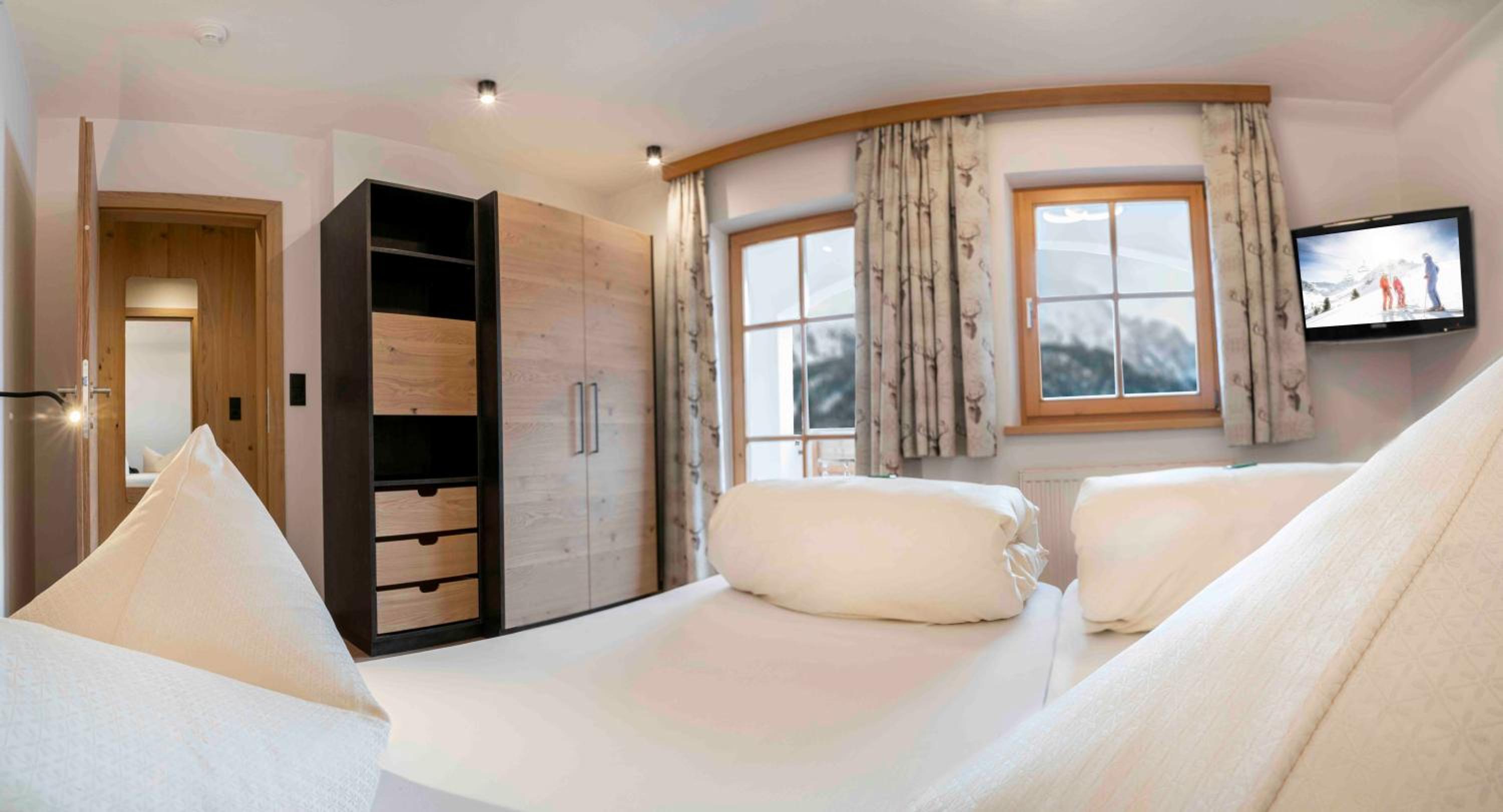 Comfort Two-Bedroom Apartment with Balcony - Alpenrose photo 2