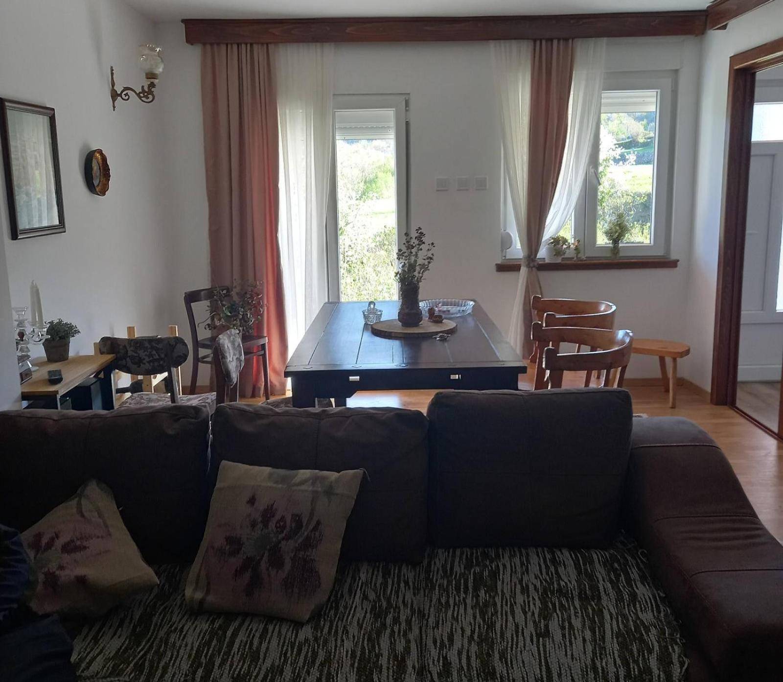 Three-Bedroom House photo 3