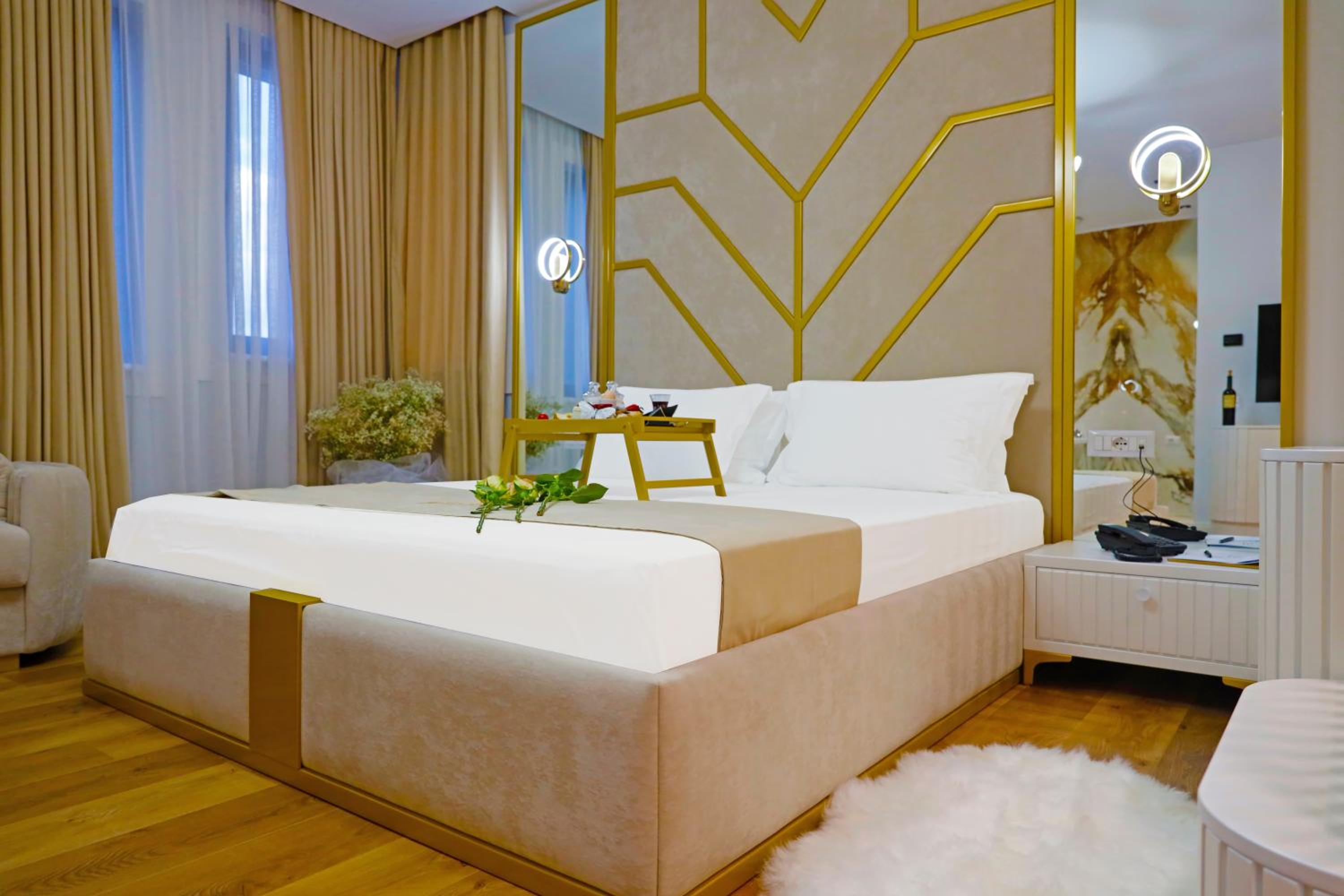 Deluxe King Suite
