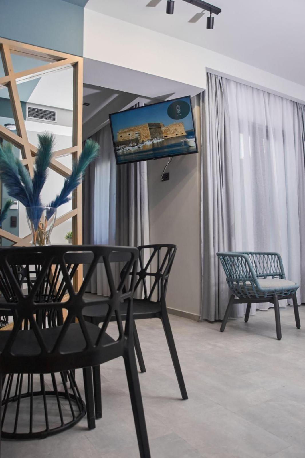 Executive Suite - Photo 1
