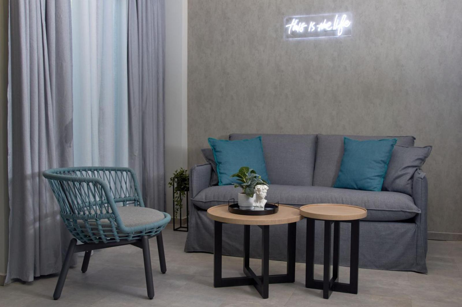 Executive Suite - Photo 8