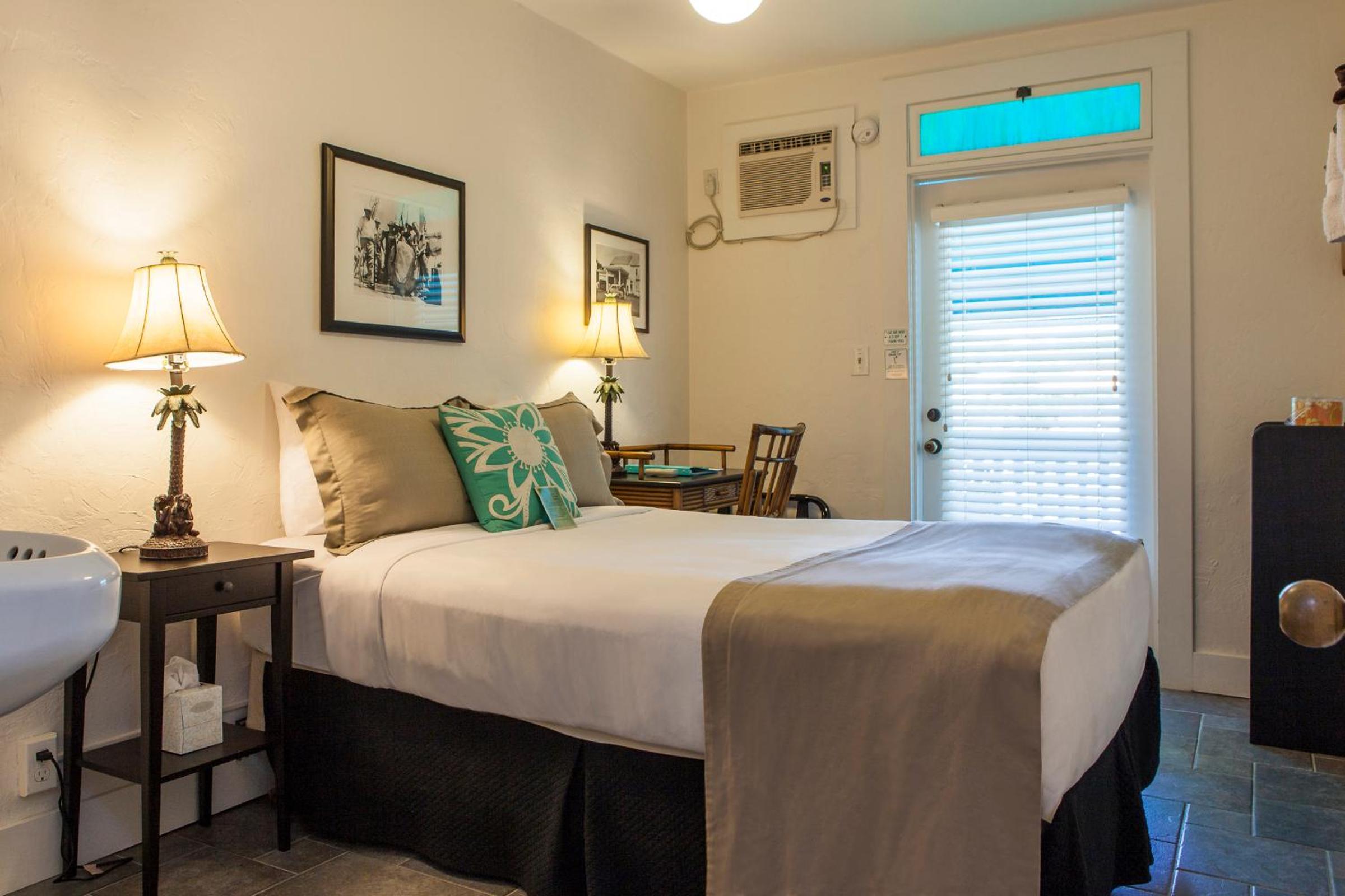 Queen Island Room - Photo 8