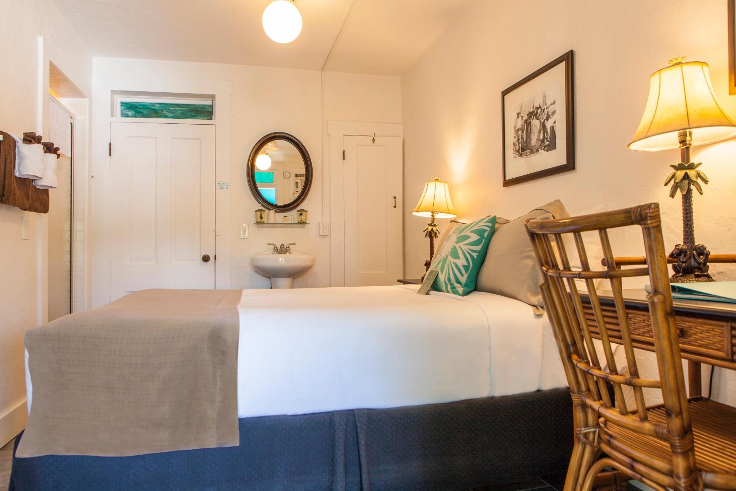 Queen Island Room - Photo 9