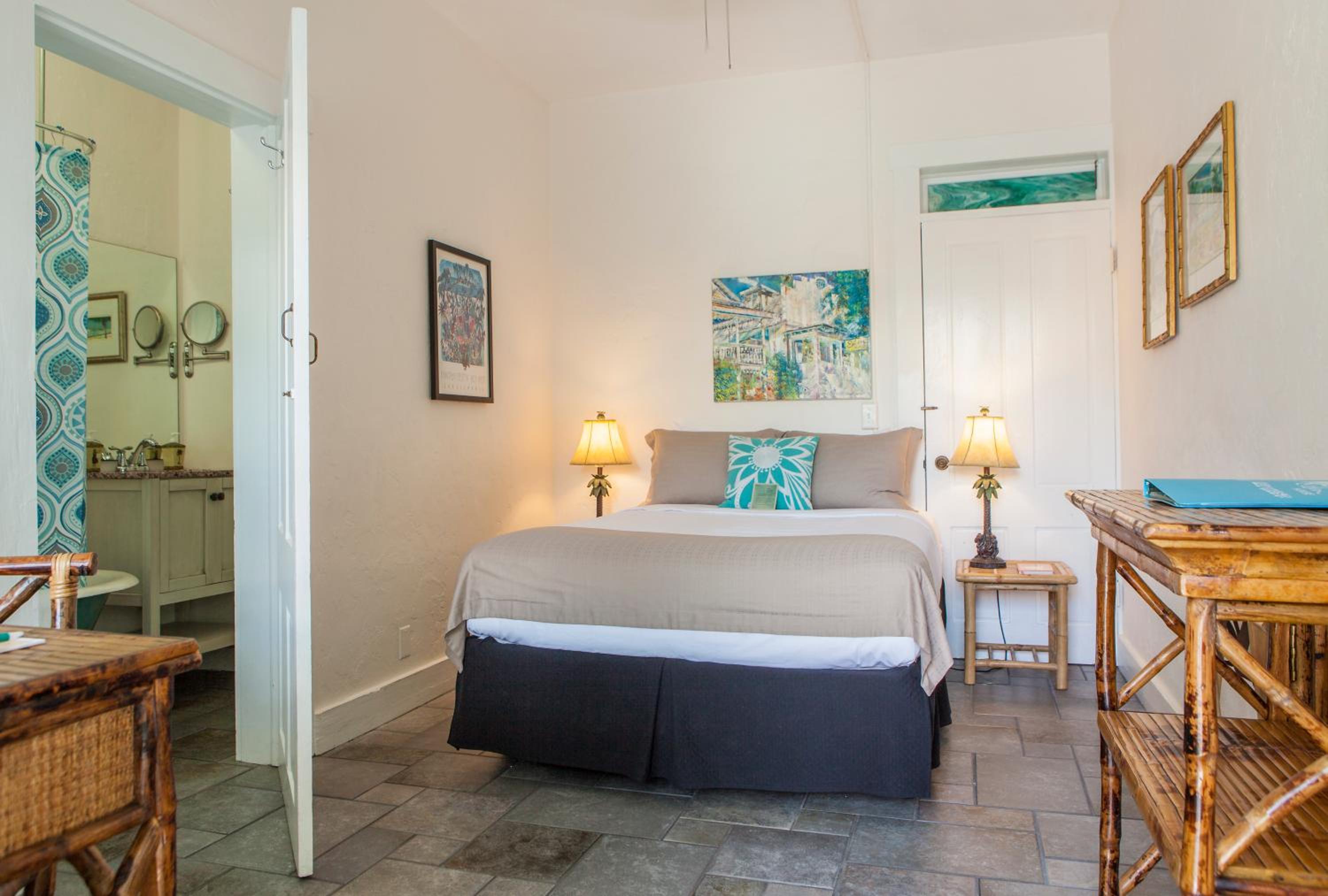 Queen Island Room - Photo 7