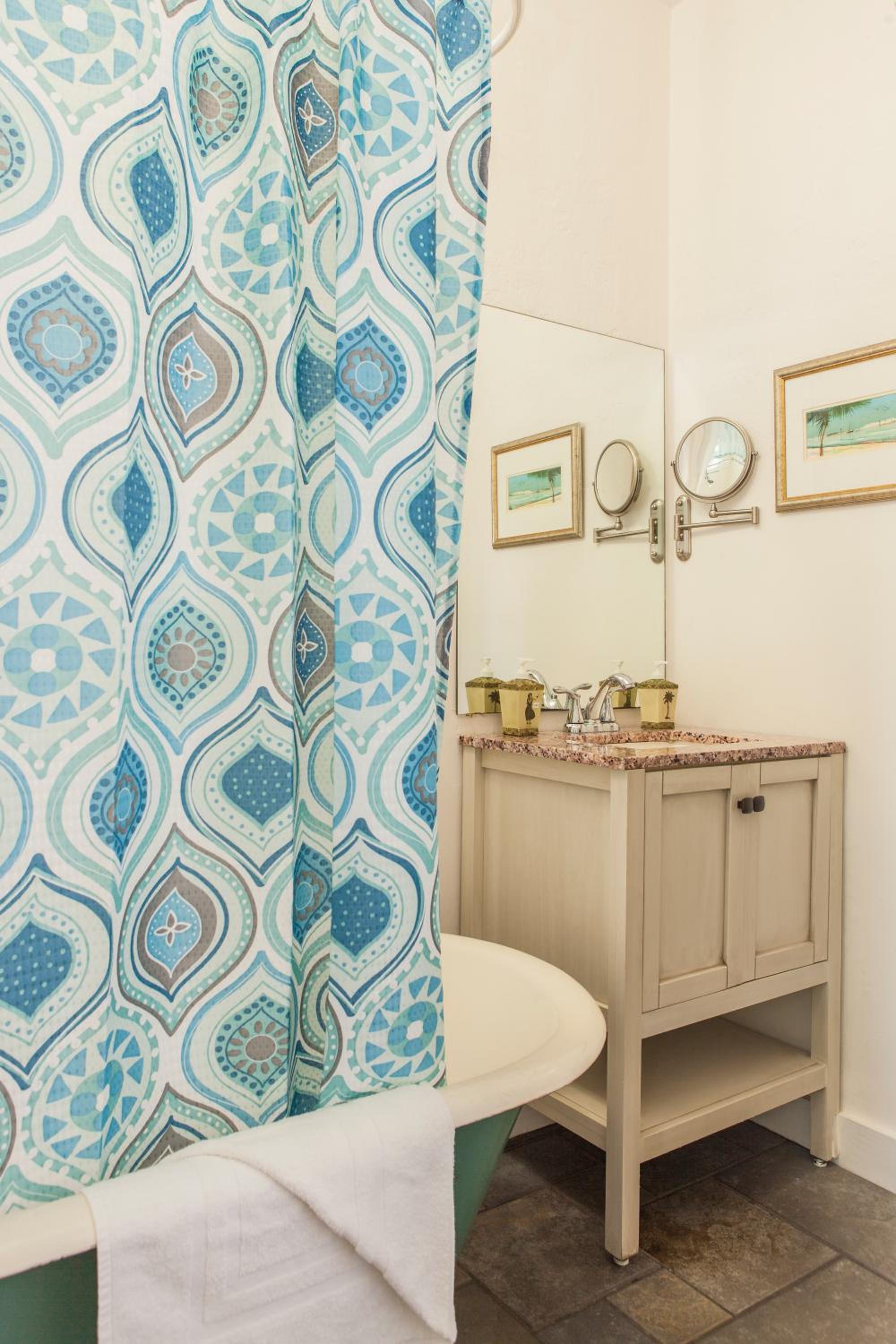 Queen Island Room - Photo 12