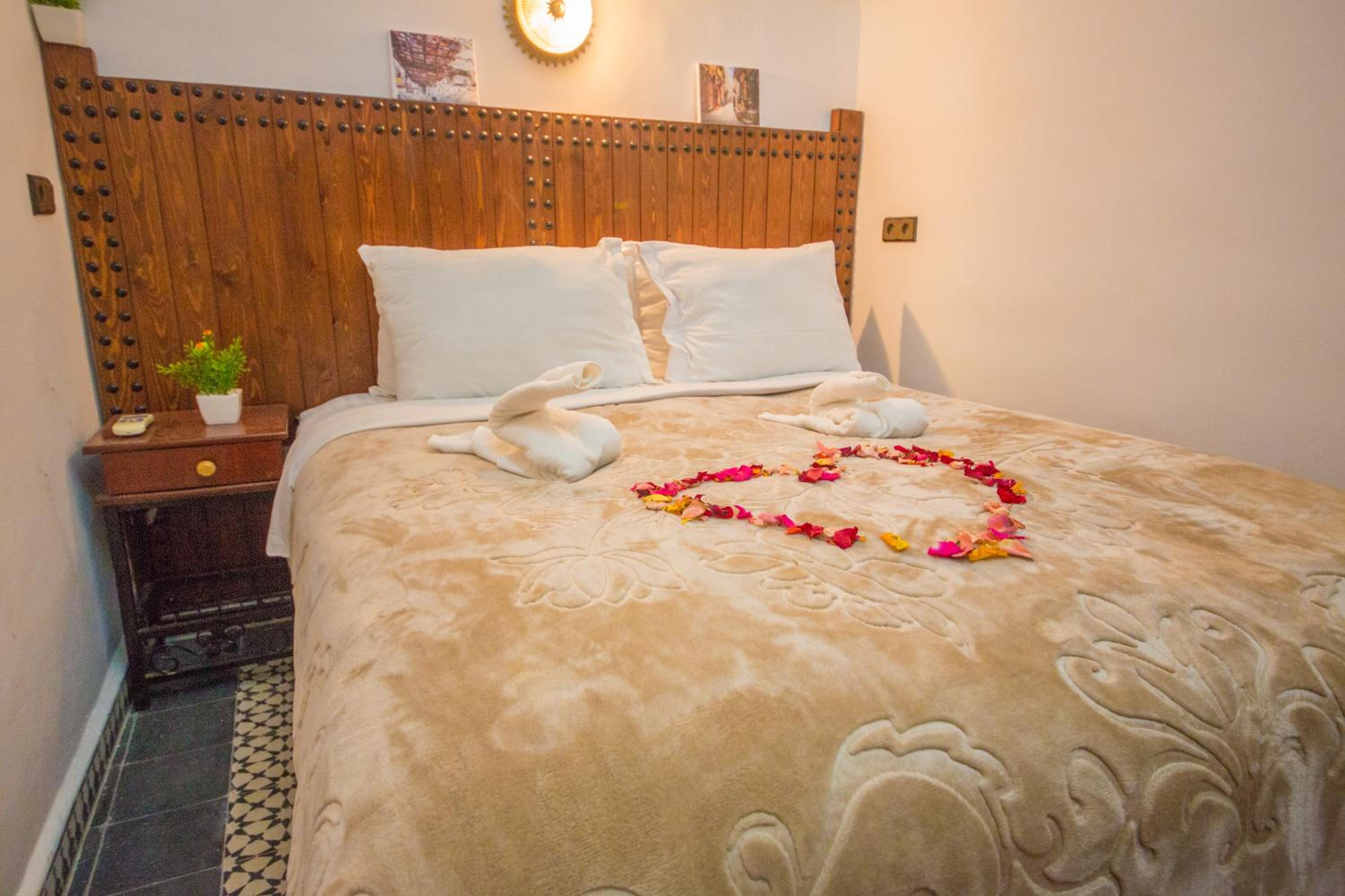 Deluxe Family Suite - Photo 2