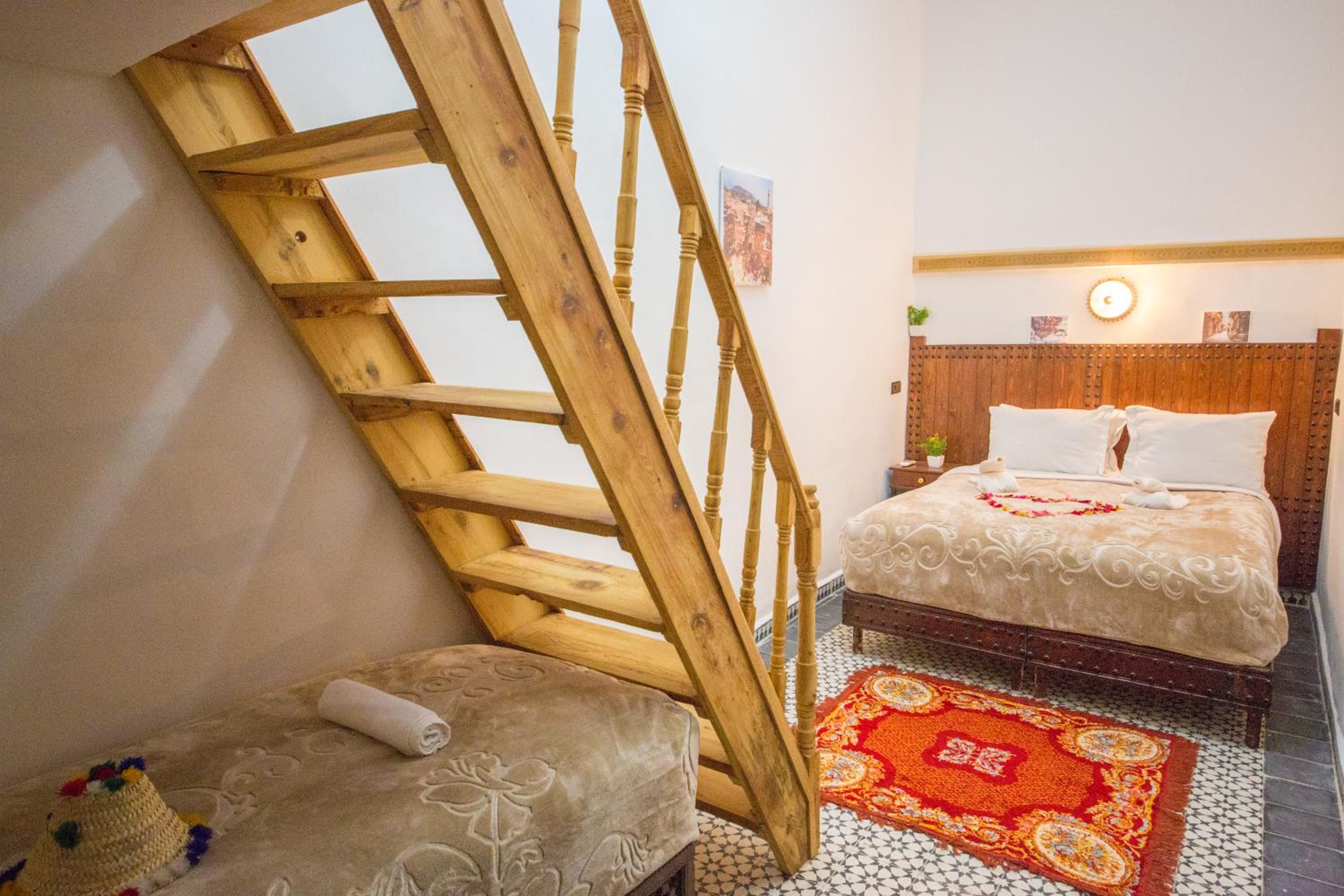 Deluxe Family Suite - Photo 4