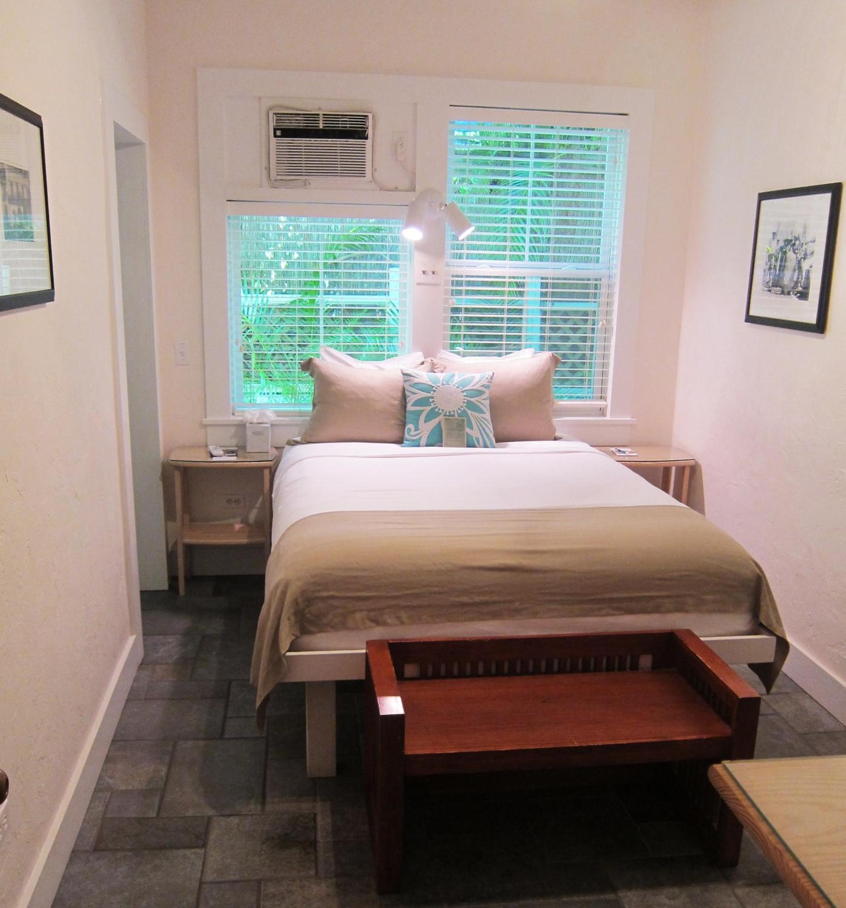 Queen Island Room - Photo 3