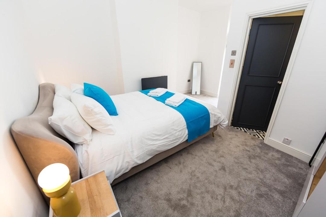 One-Bedroom Apartment - Photo 14