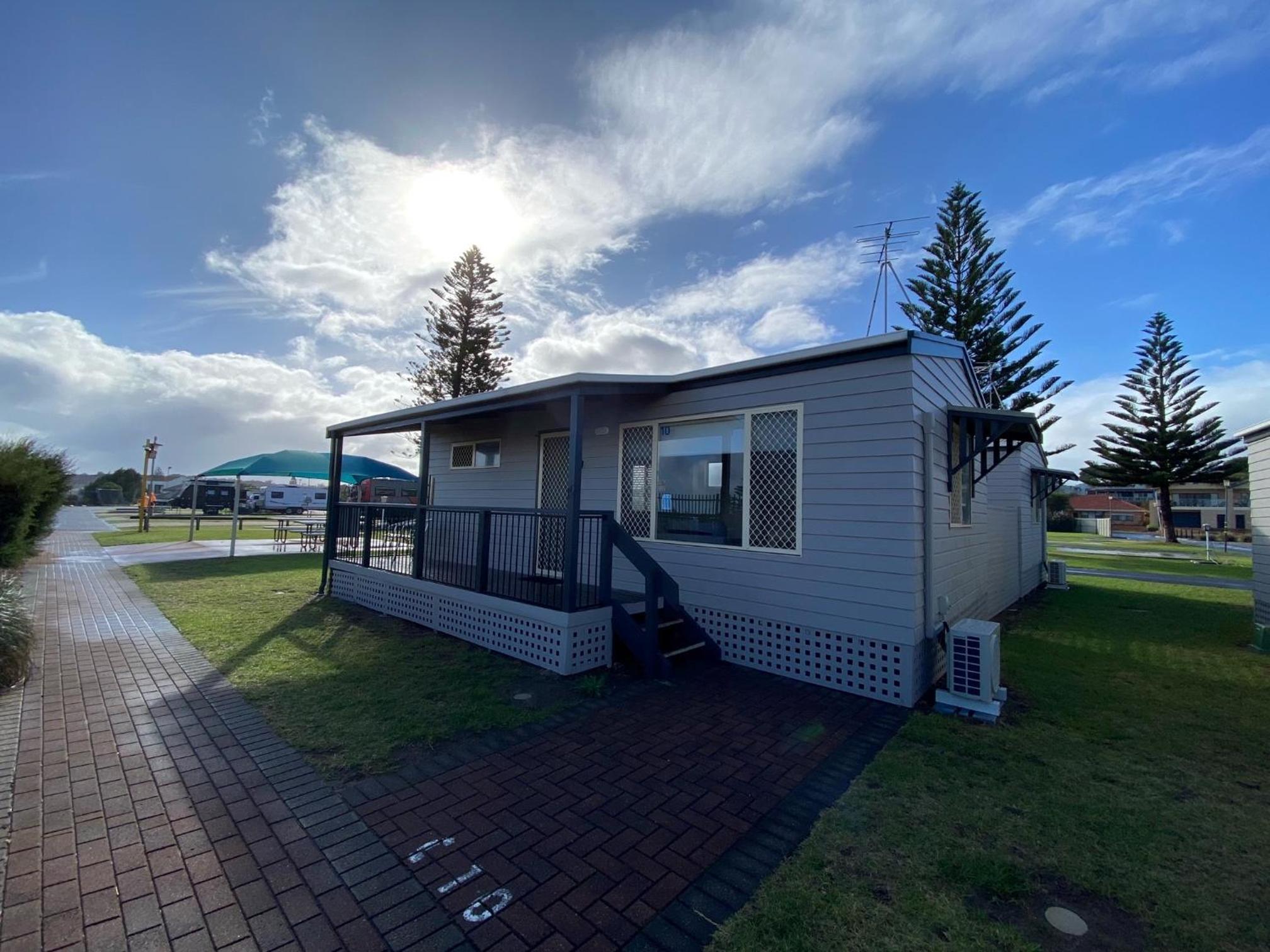 Mobile Home photo 2