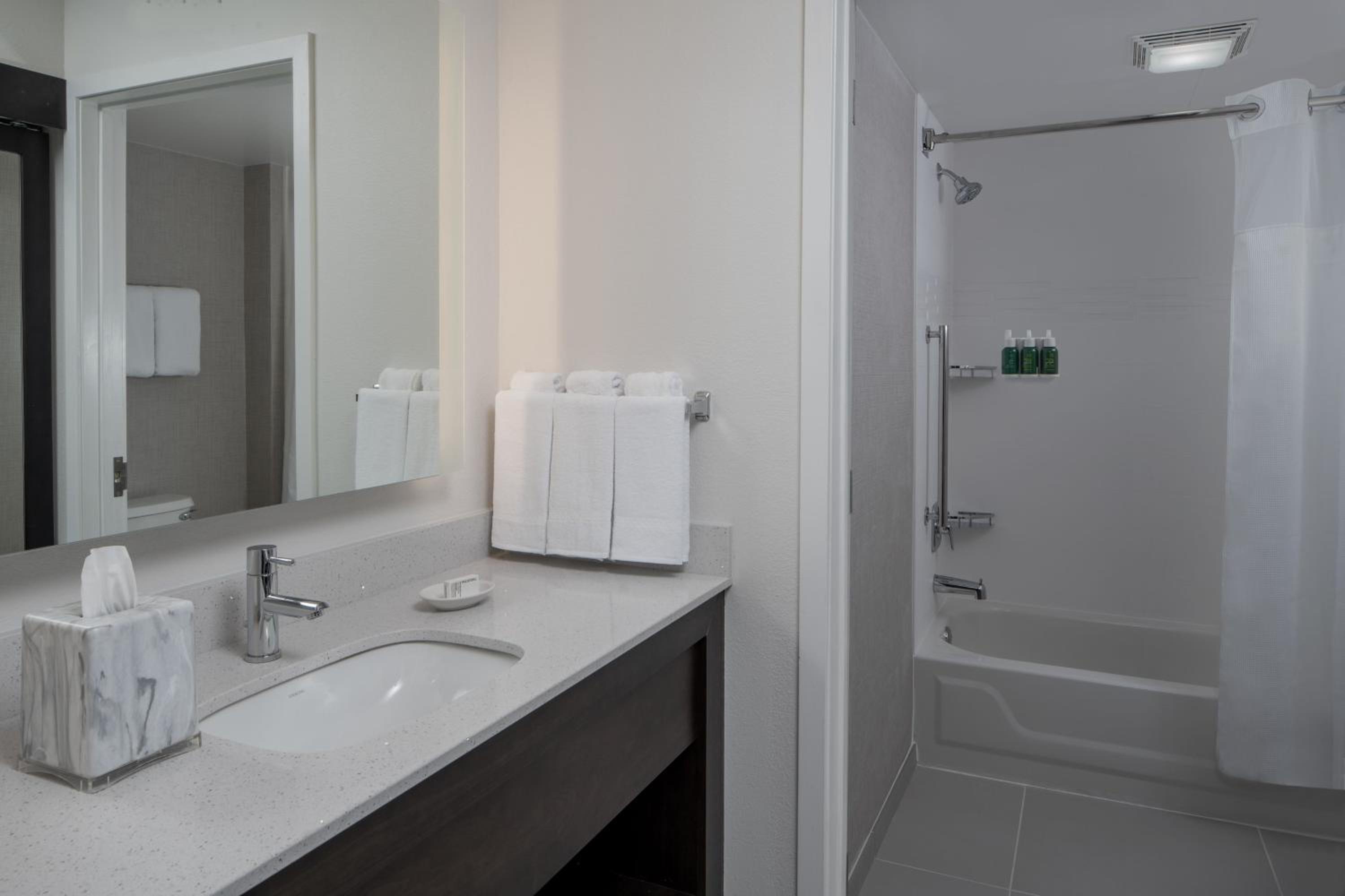 Two Bedroom Suite - Queen in Each - Hearing Accessible