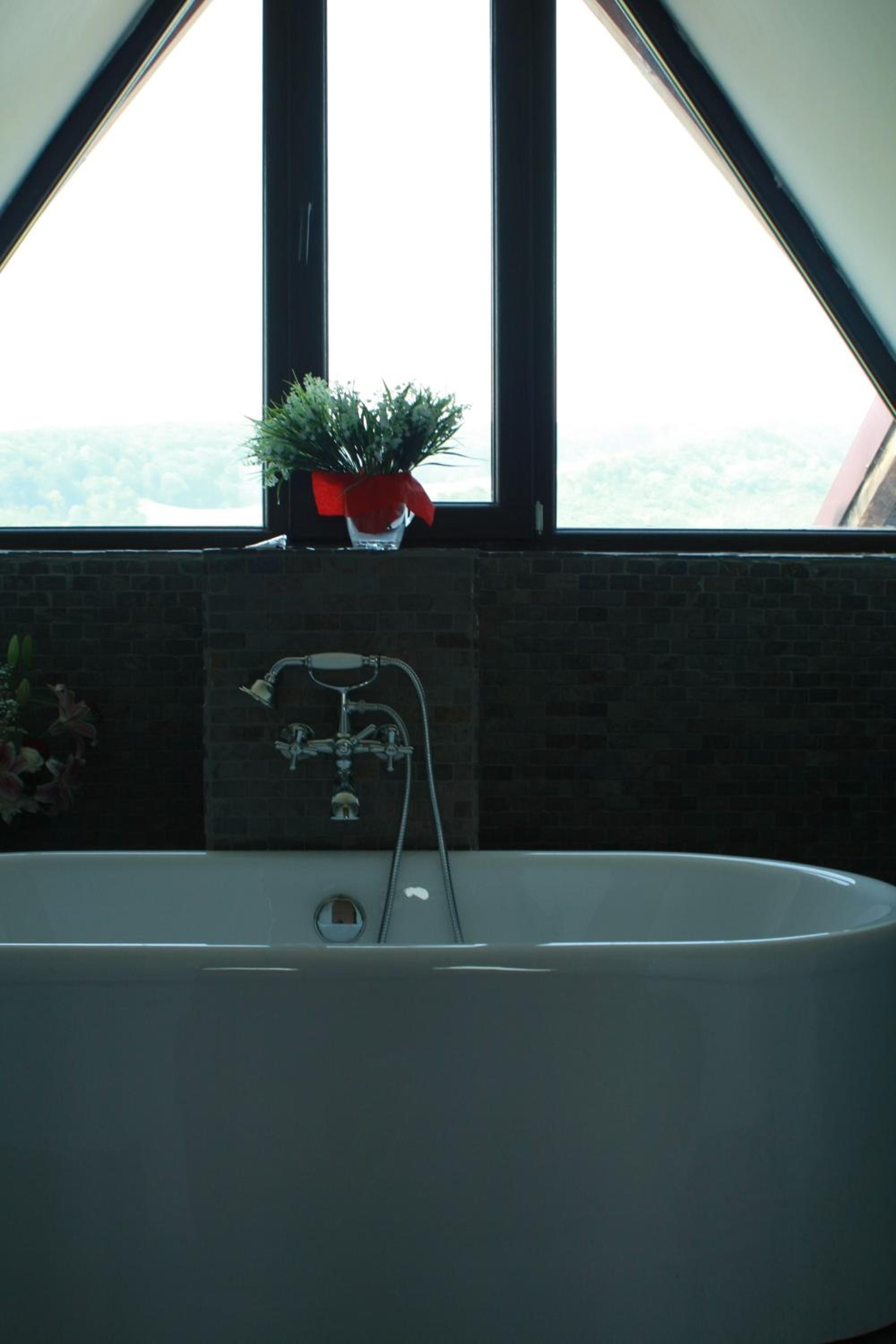 One-Bedroom Suite photo 2