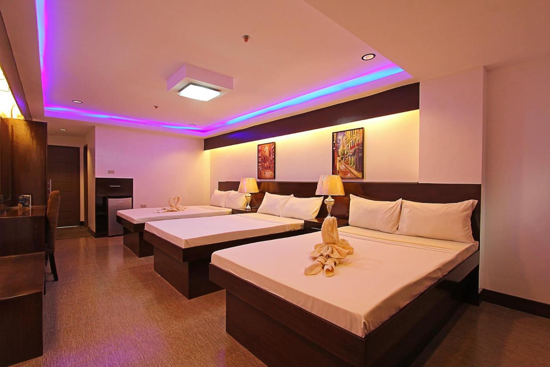 Family Room - Photo 2