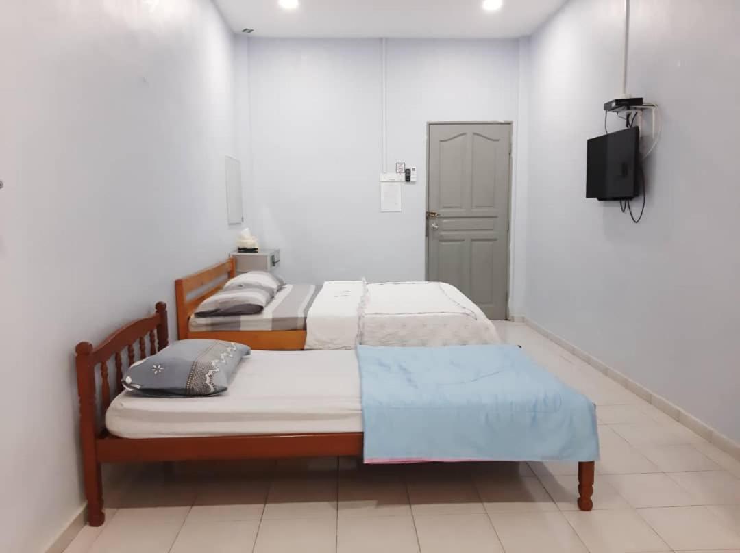 Deluxe Double Room with Extra Bed - Photo 3