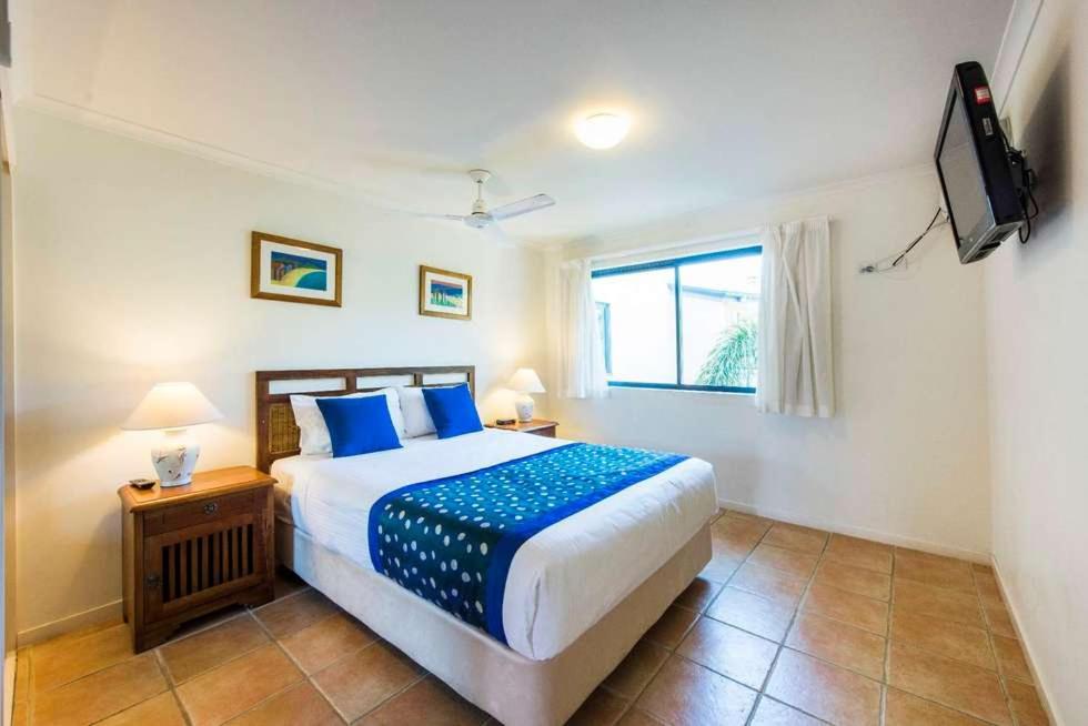 INT 2 Brm Ocean View Top Floor Apt