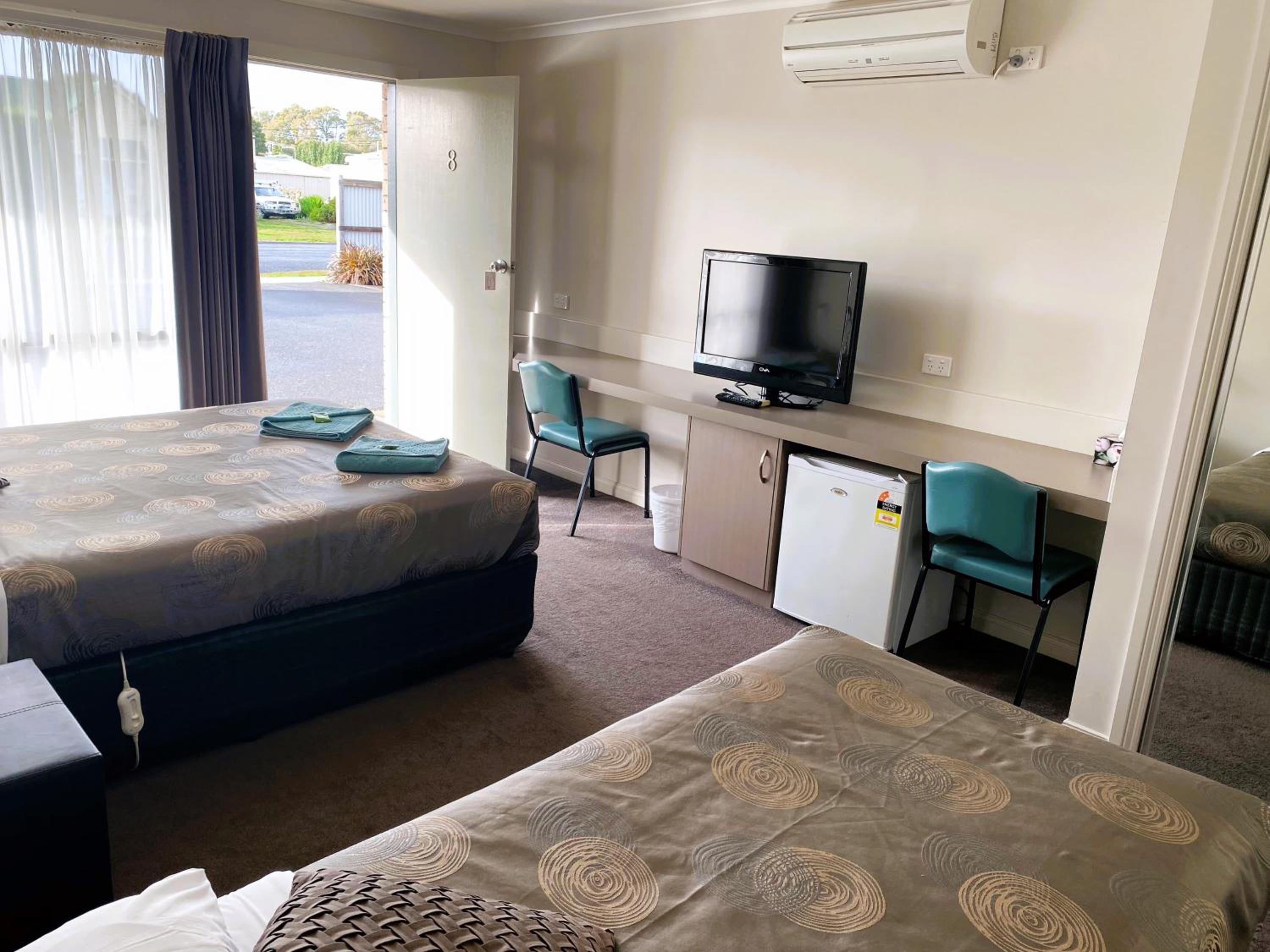 Deluxe Twin Room - Photo 2