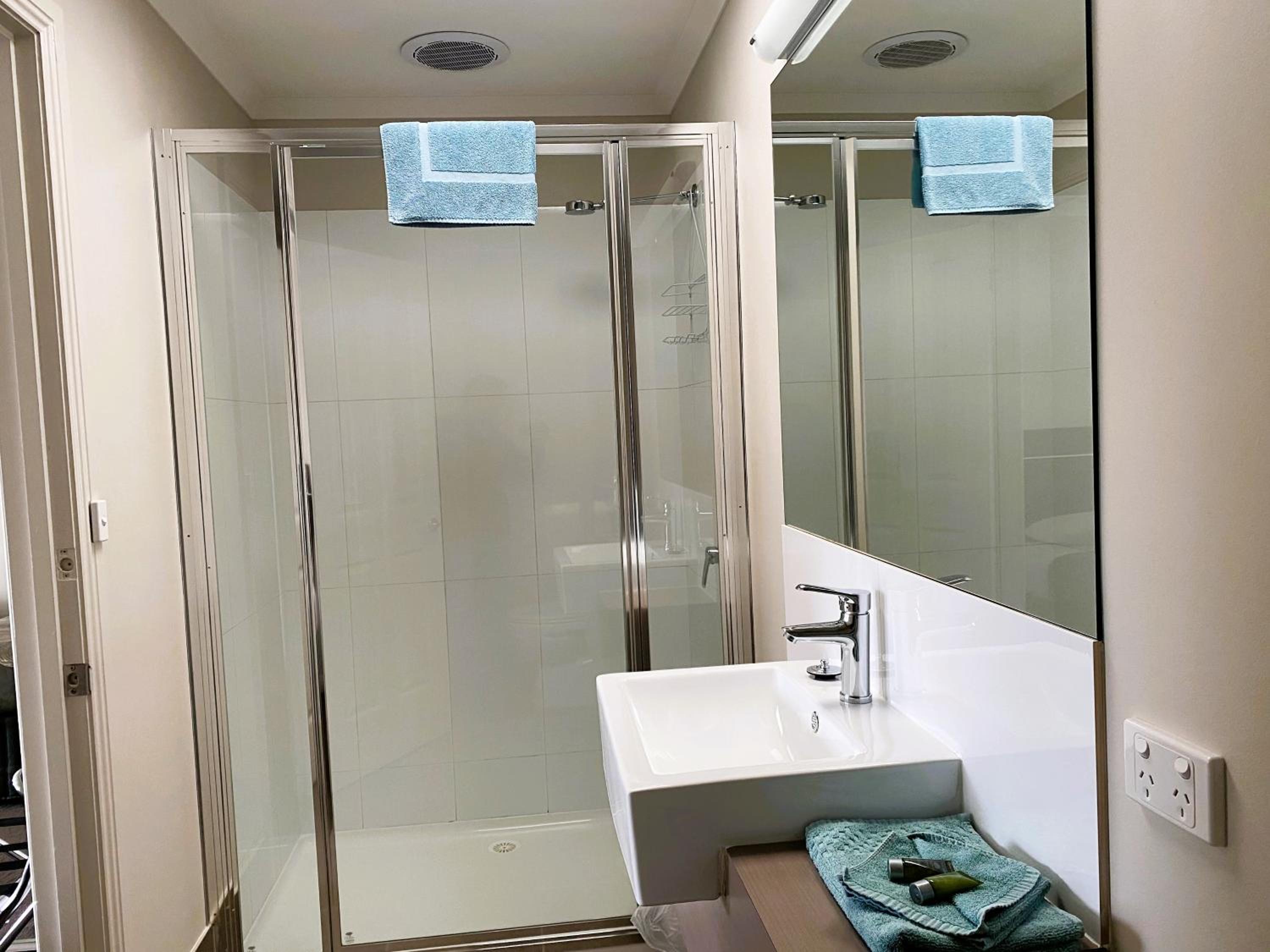 Deluxe Twin Room - Photo 3