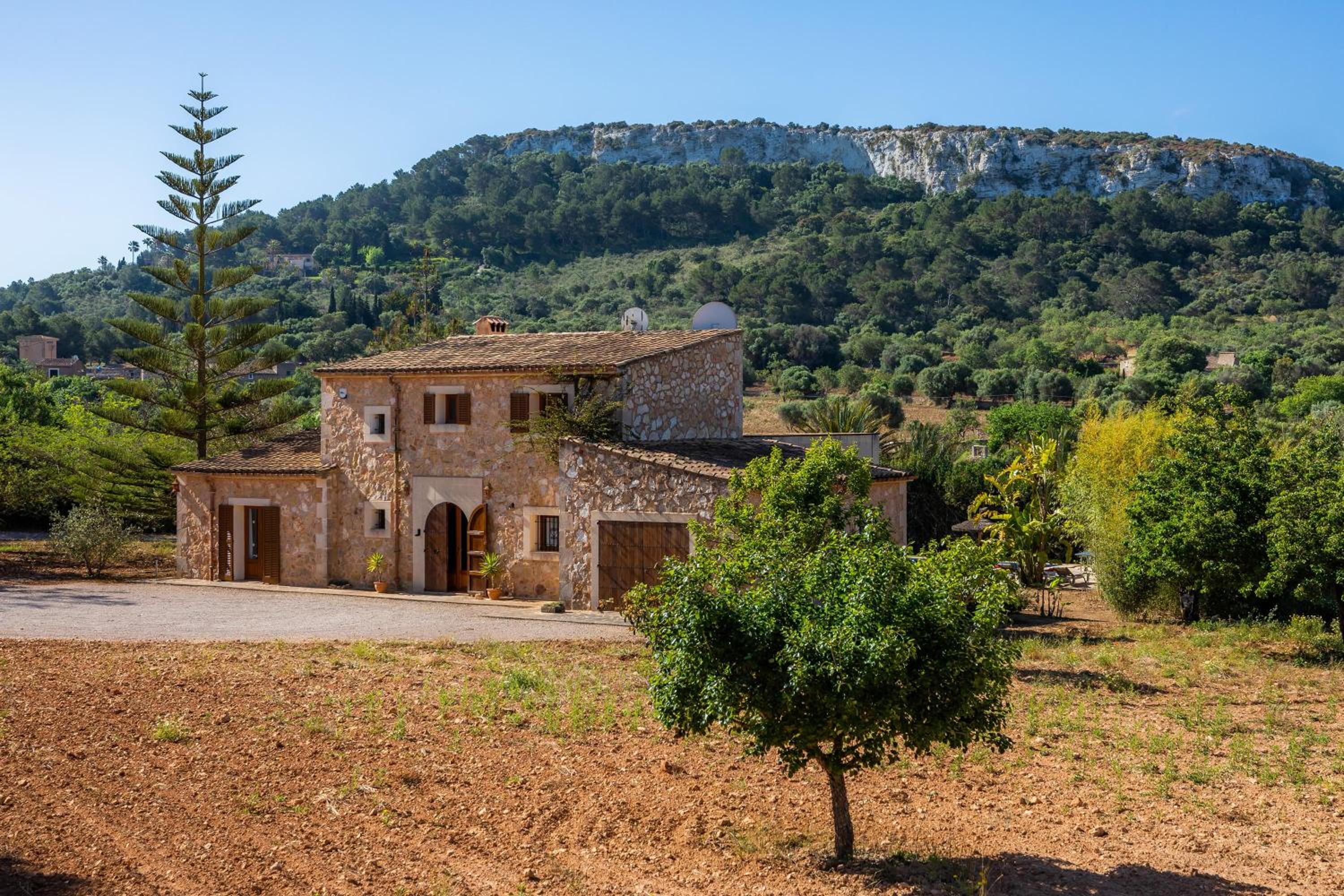 Villa photo 2