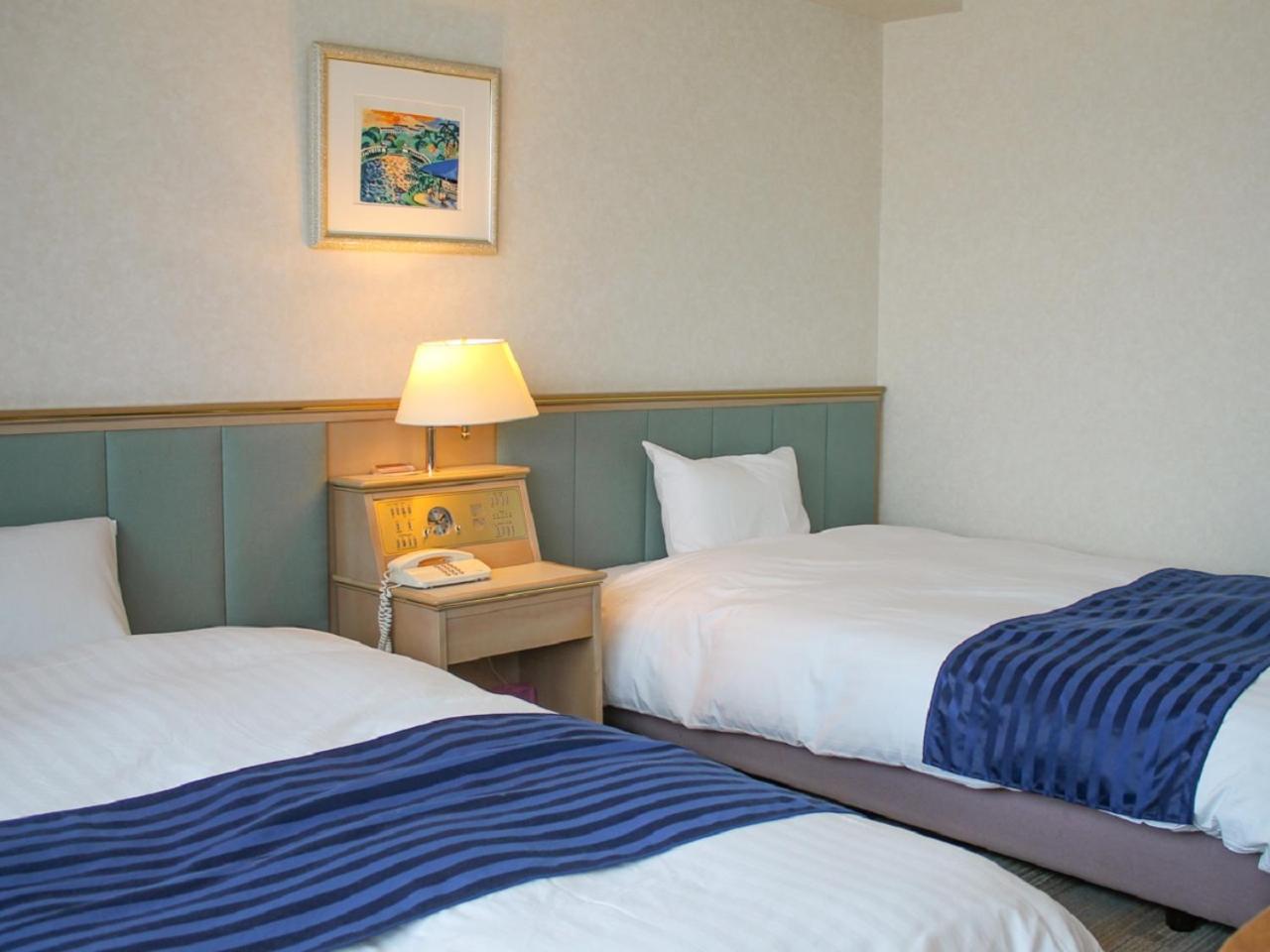 Deluxe Twin Room With Sea View photo 3