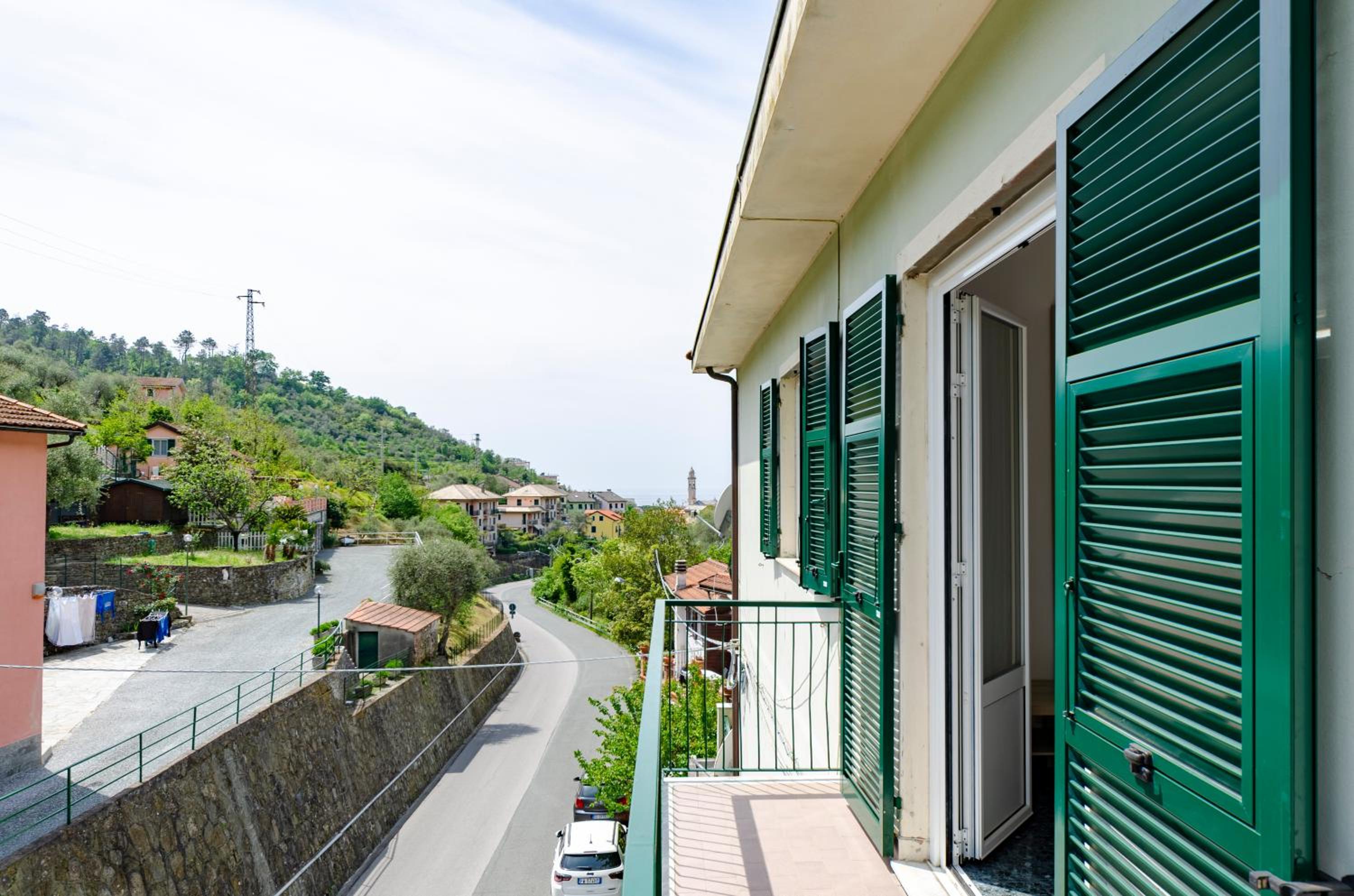 Three-Bedroom Apartment with Balcony photo 3