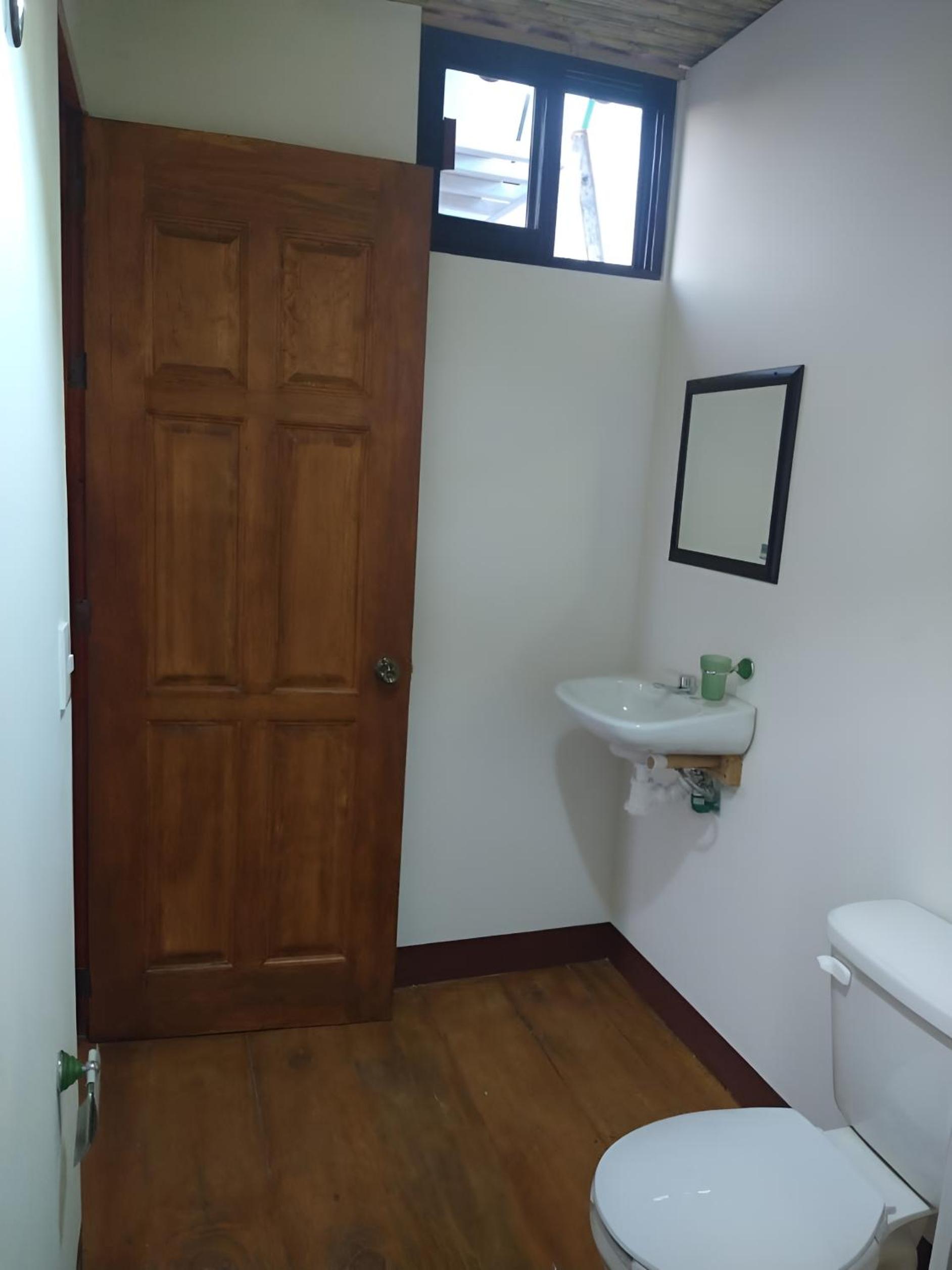 Standard Double Room - Photo 11