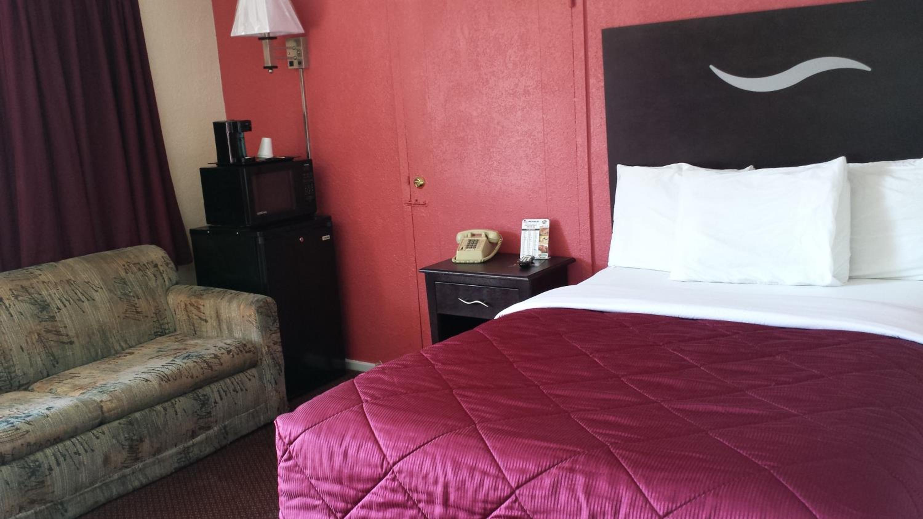 Queen Room photo 2