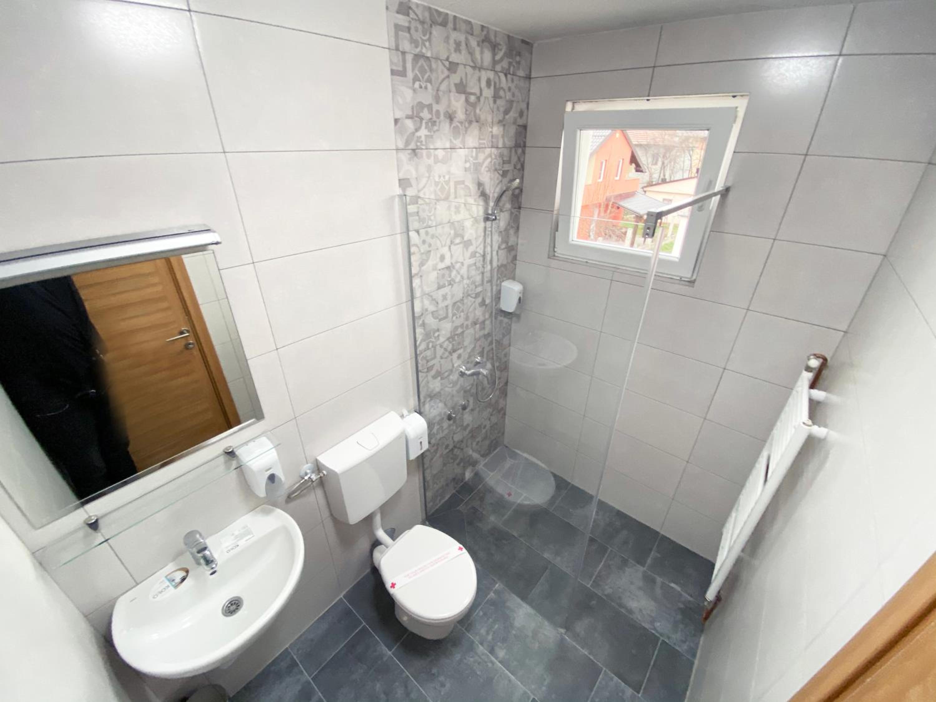 Double Room - Photo 2