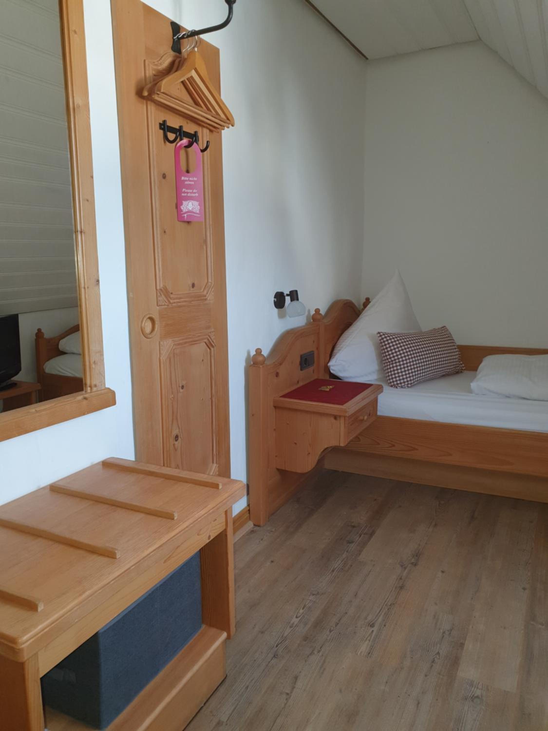 Small Single Room photo 1