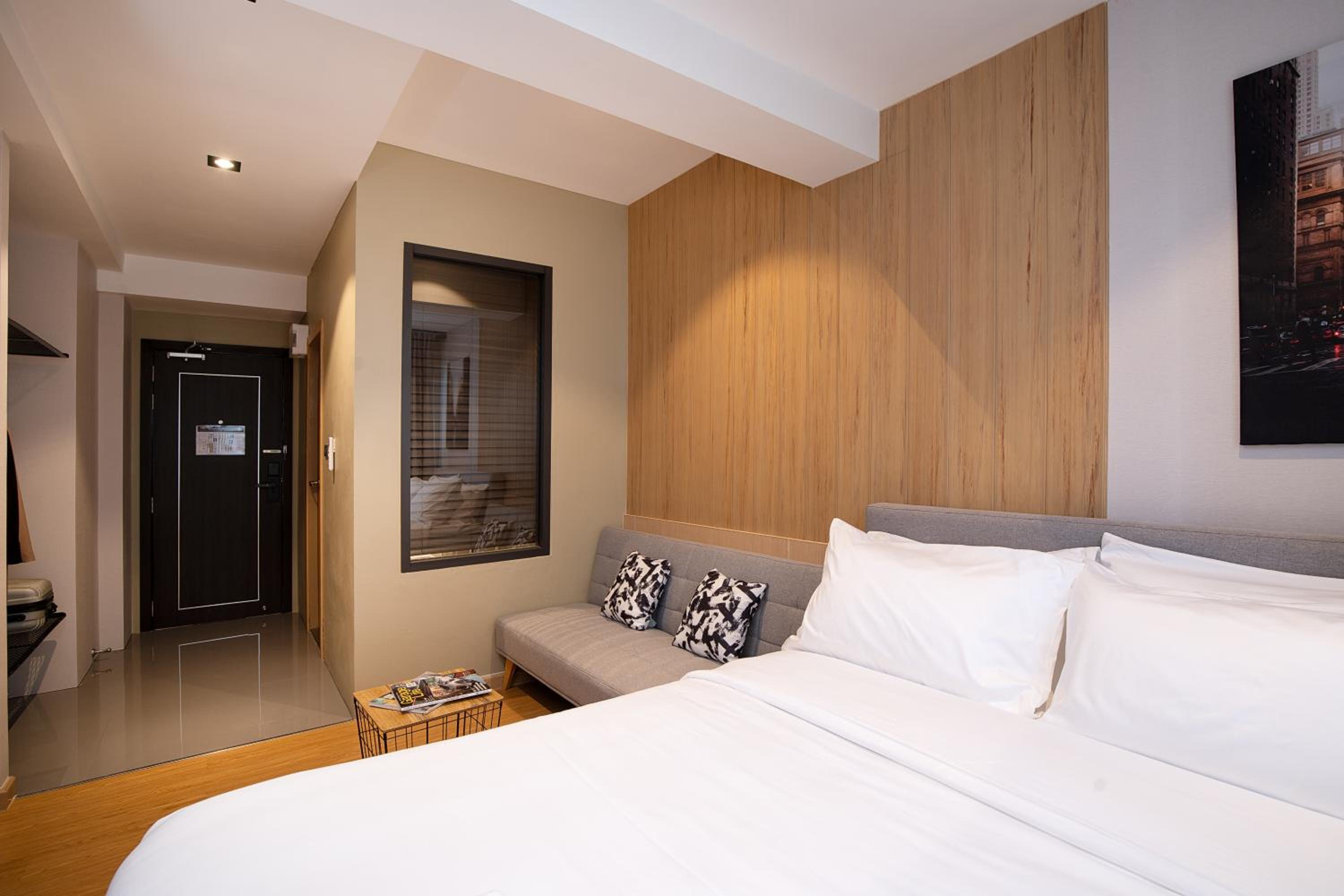 Queen Room - Photo 13