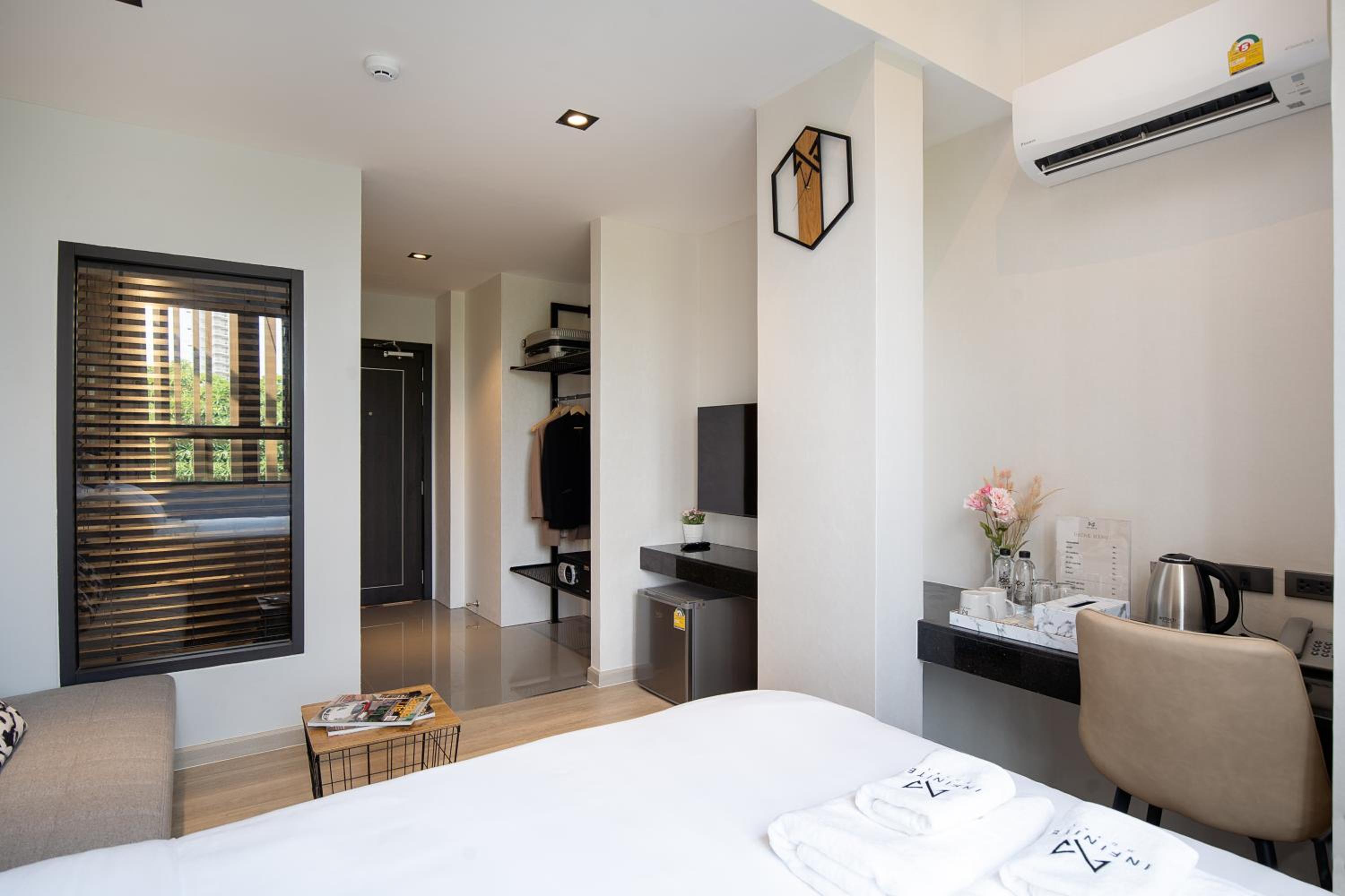 Queen Room - Photo 12