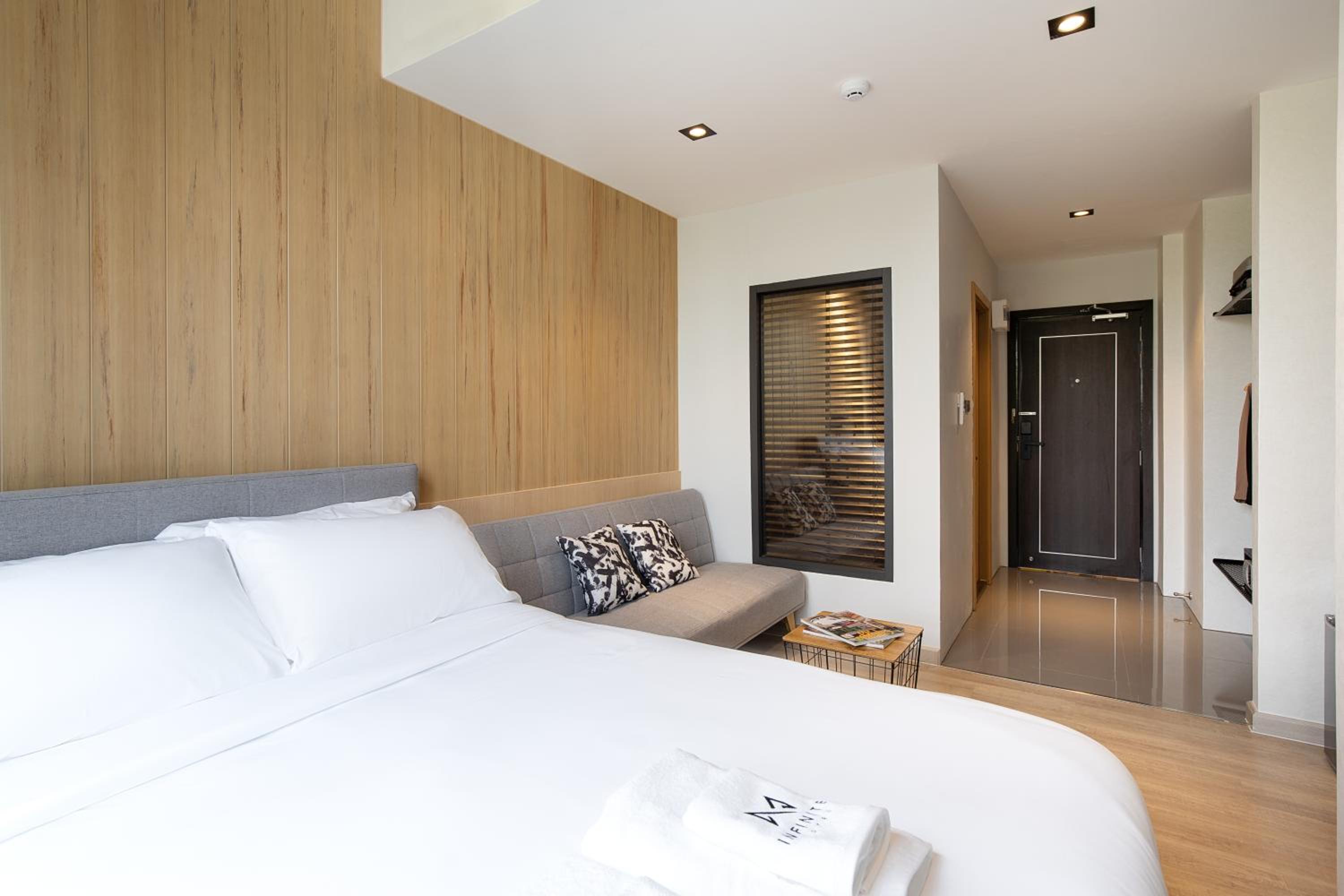 Queen Room - Photo 11