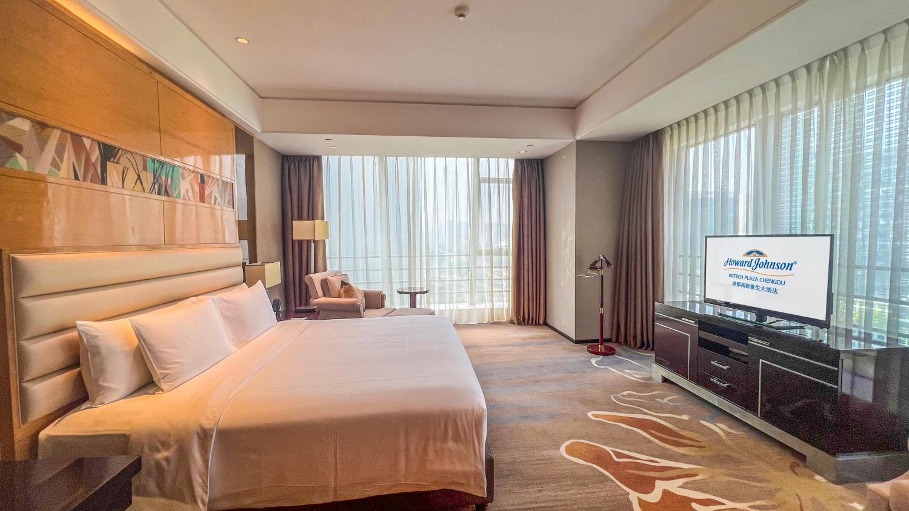 Suite with One King Bed - Twin Tower View - Smoking