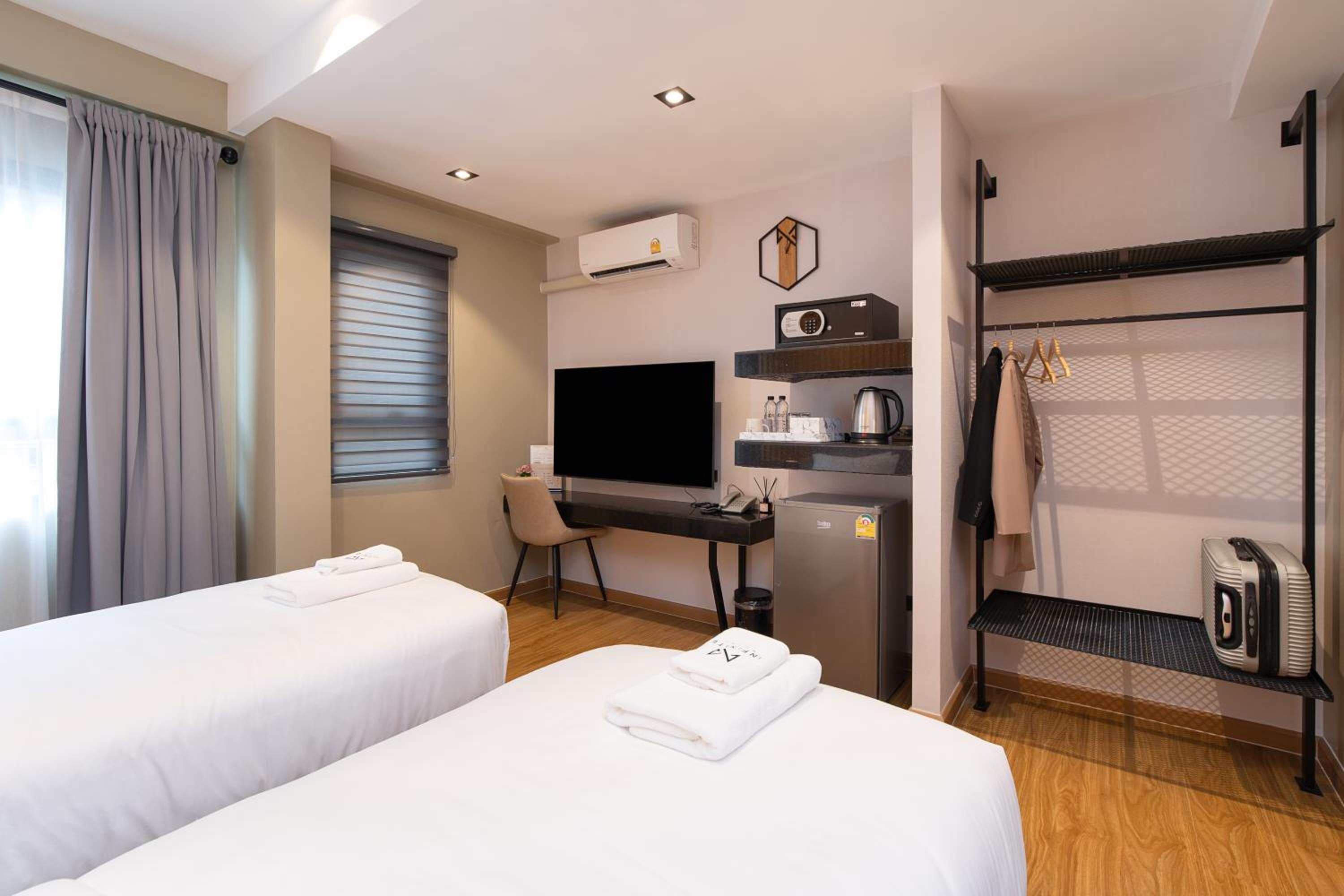 Twin Room - Photo 9