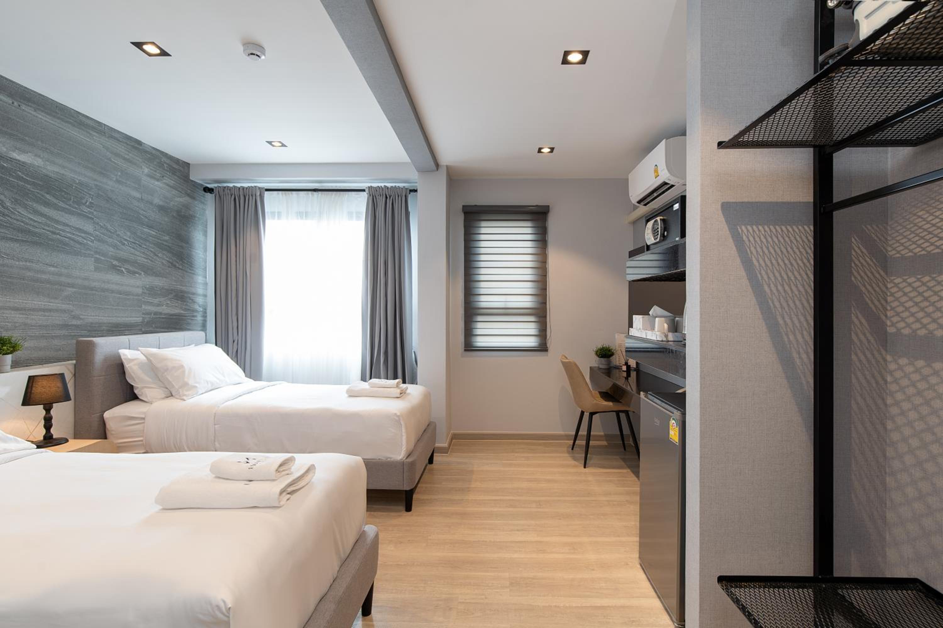 Twin Room - Photo 2