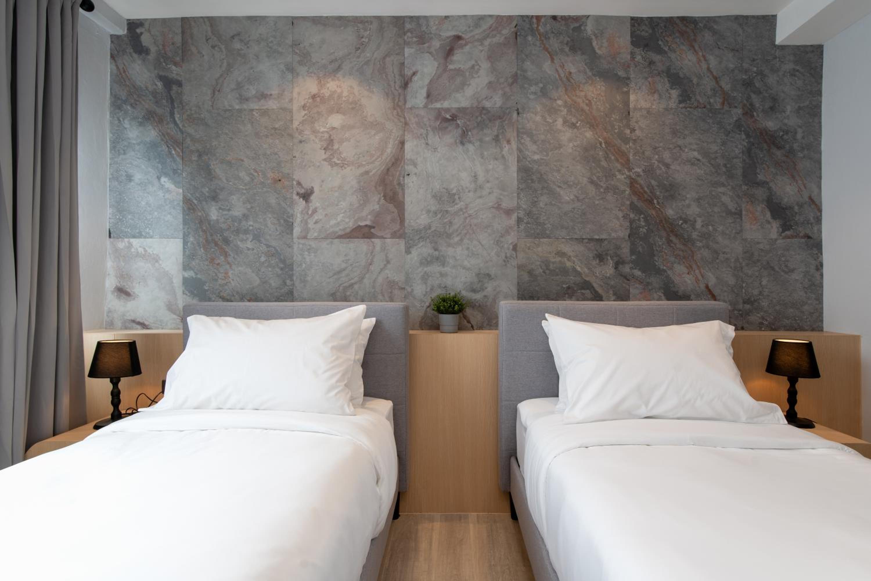 Twin Room - Photo 12