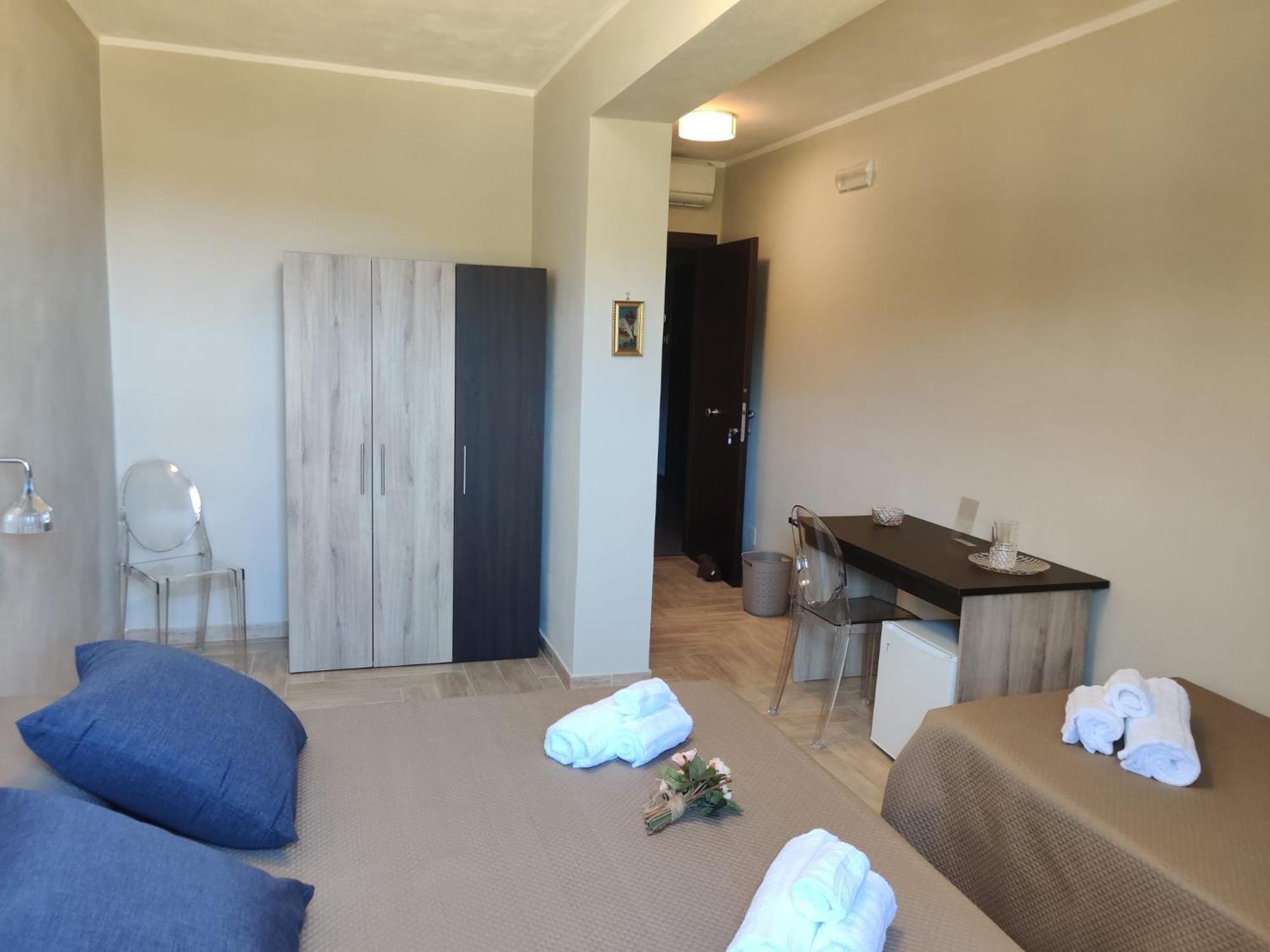 Basic Triple Room photo 3