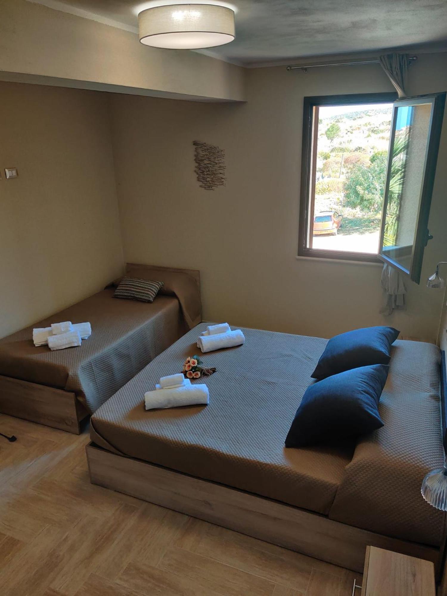 Basic Triple Room photo 2