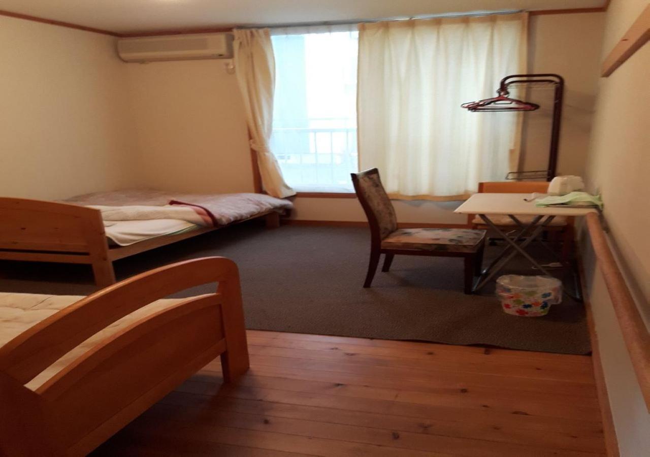 Economy Twin Room photo 2