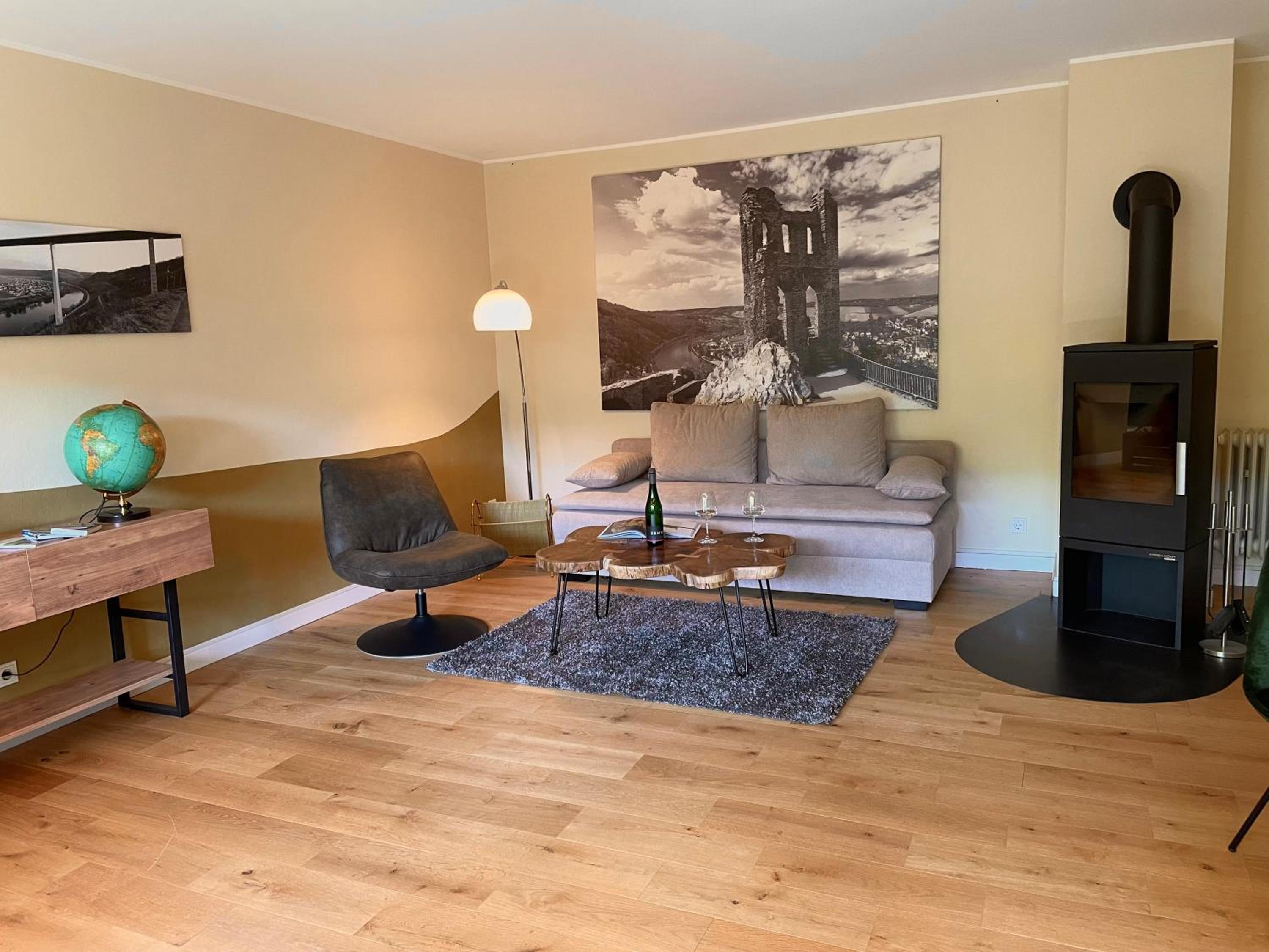 One-Bedroom Apartment - Photo 1