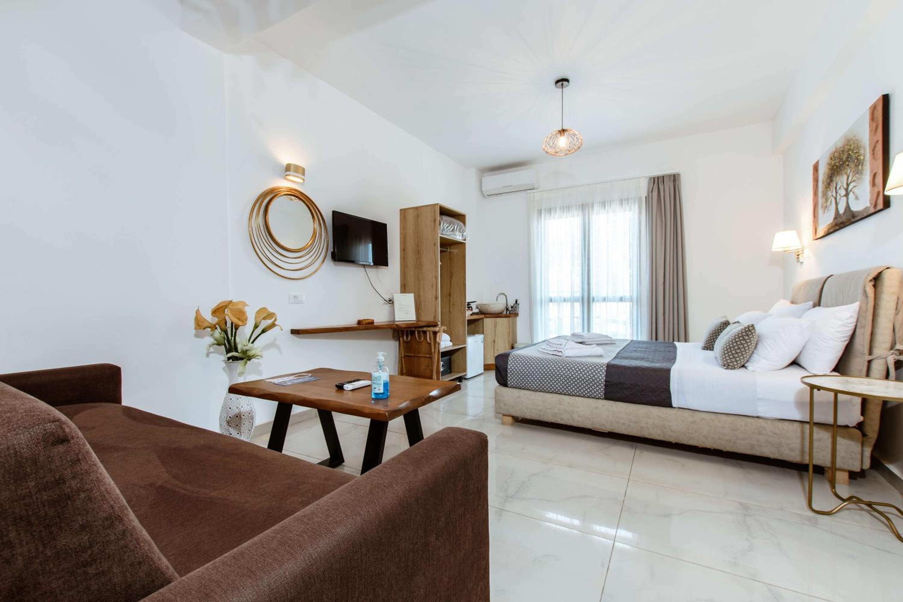 Family Room with Side Sea View - Photo 10