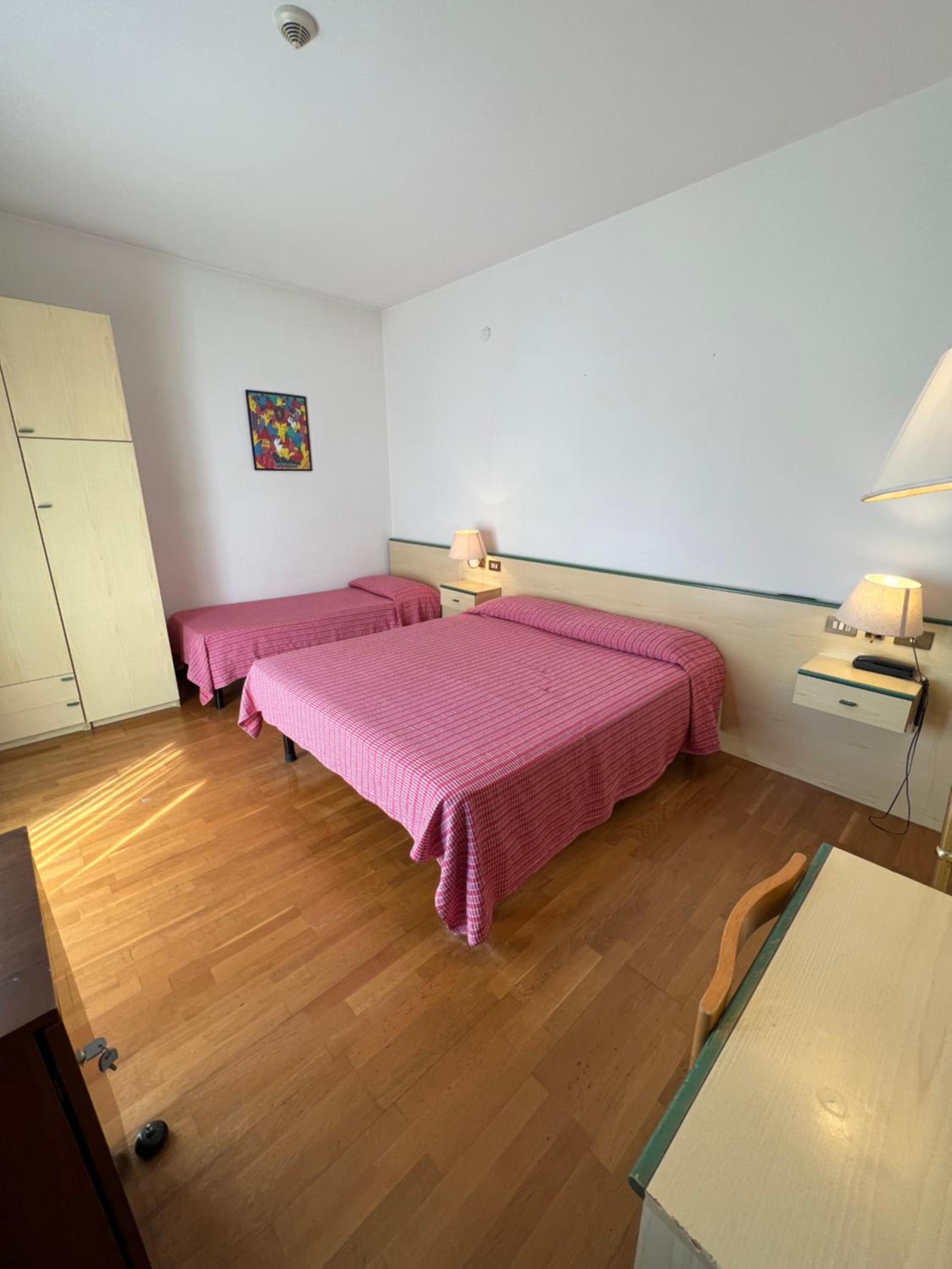 Triple Room - Photo 11