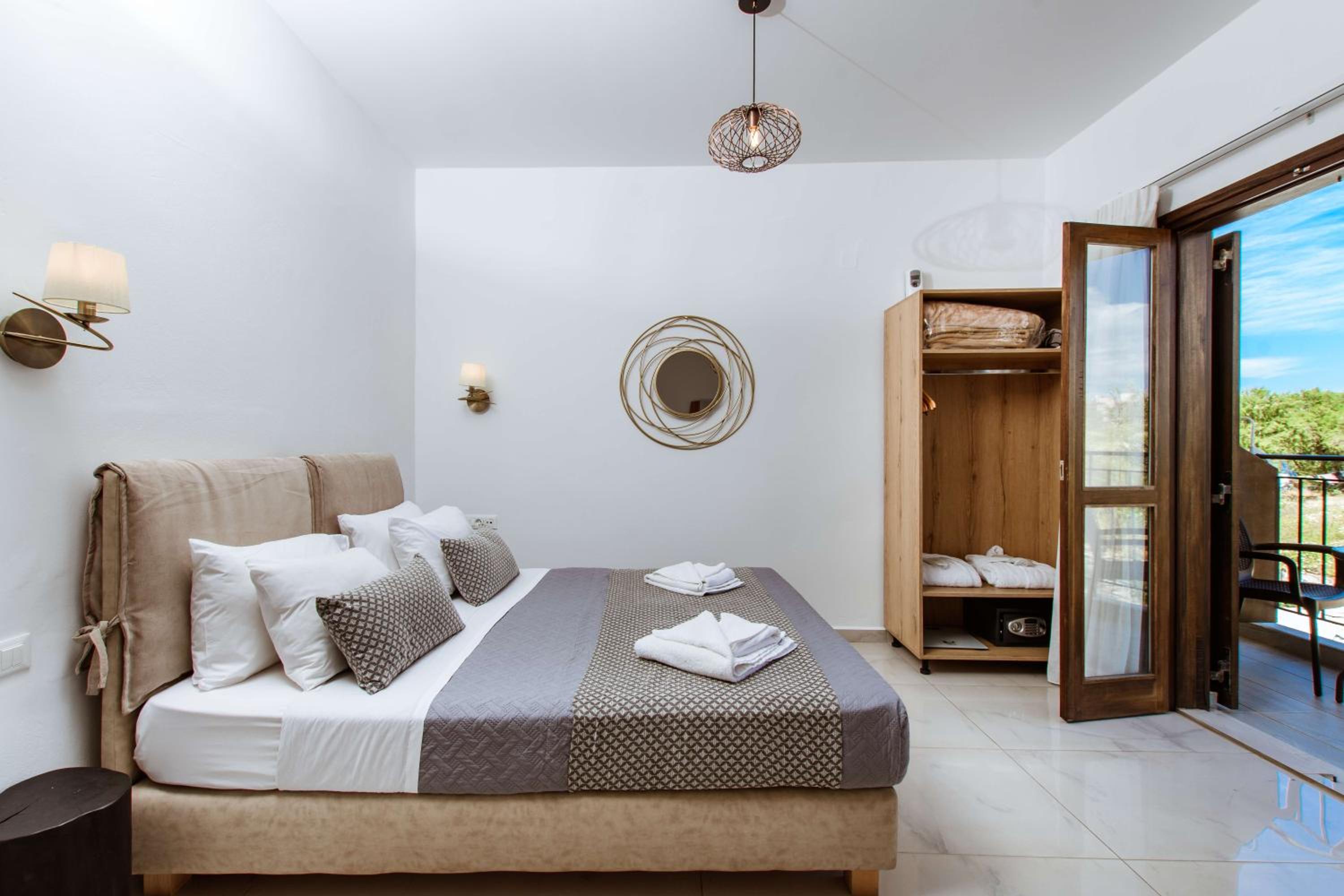 Quadruple Room with Side Sea View